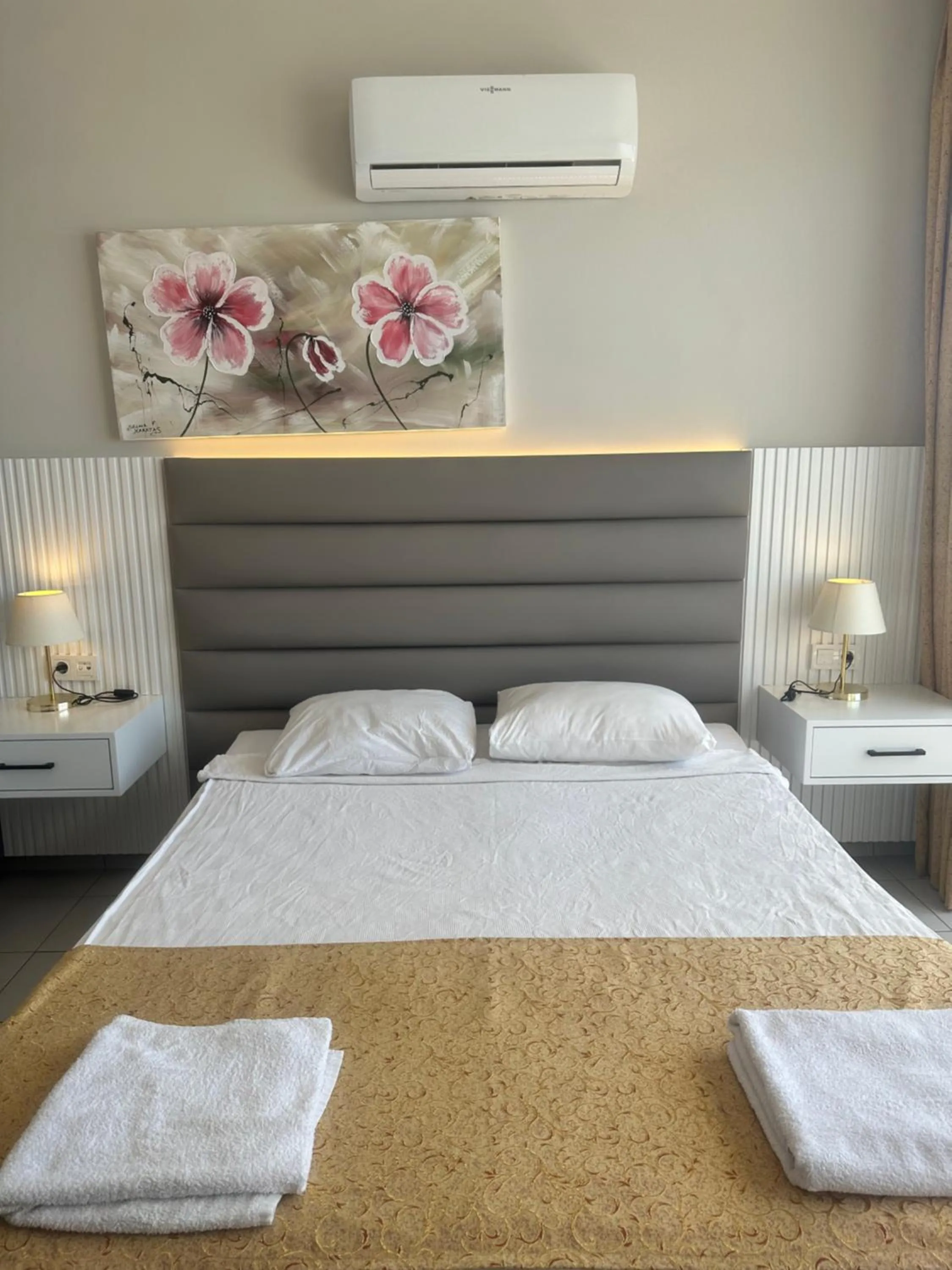 Bed in Side Beach Club