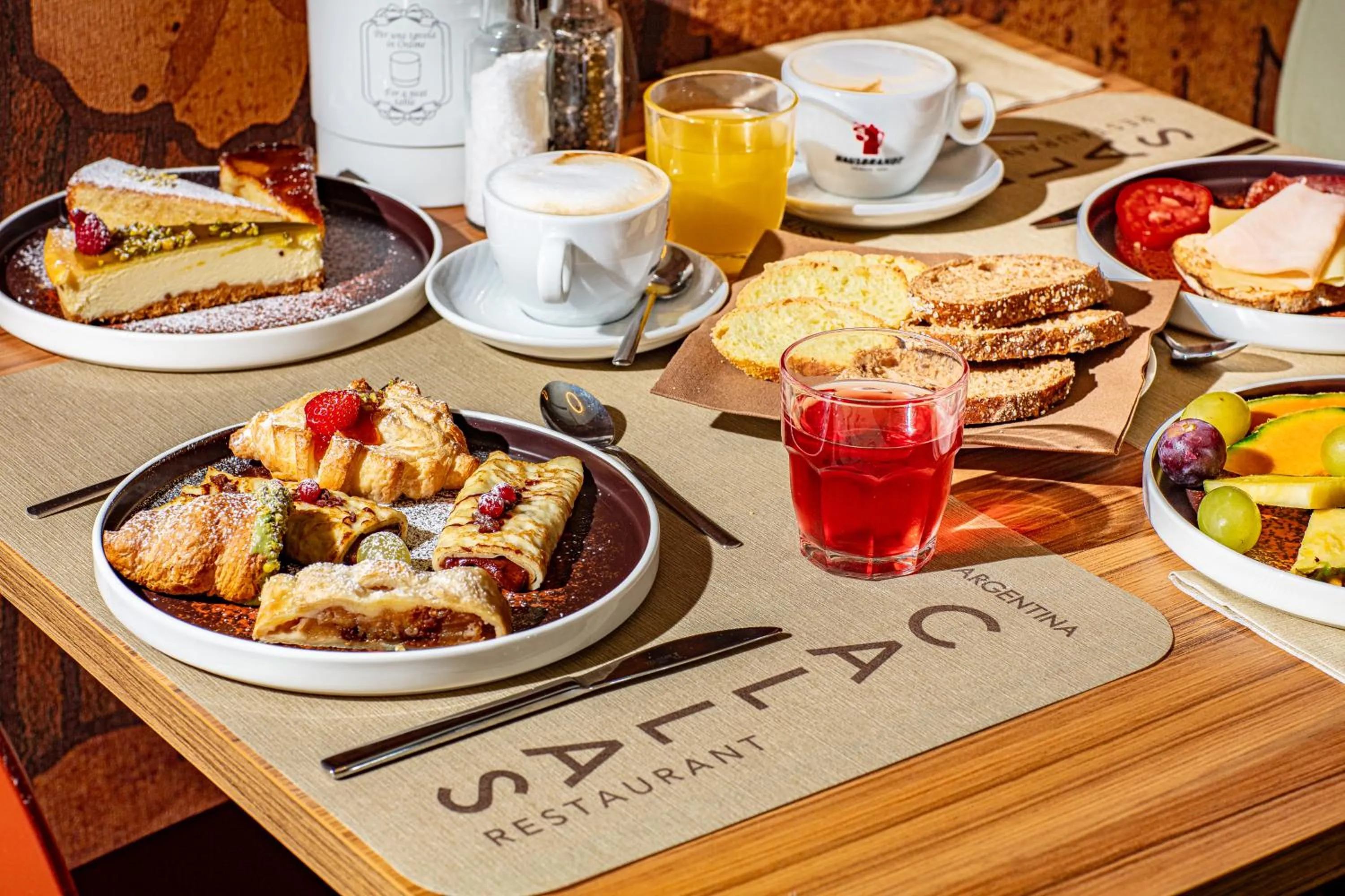 Restaurant/places to eat in Hotel Argentina