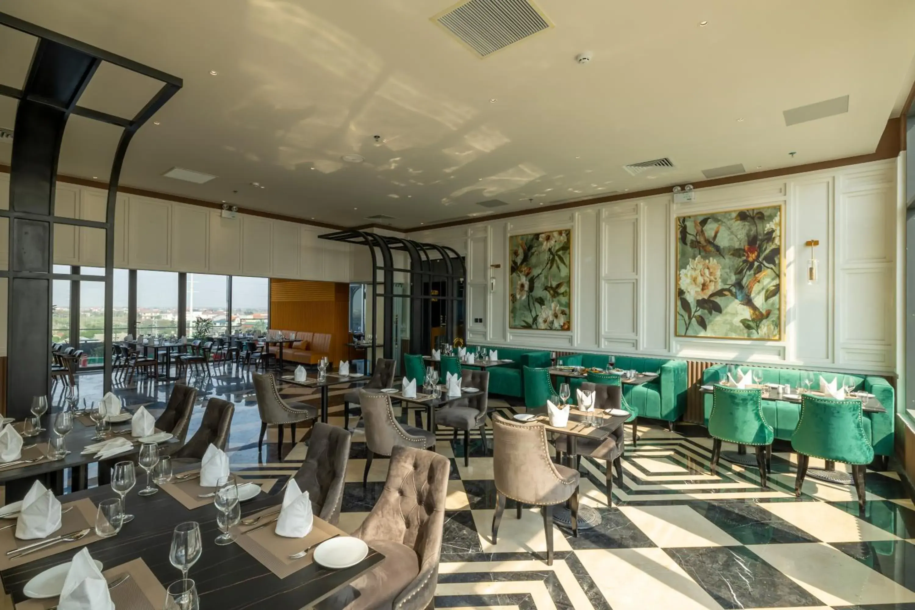 Restaurant/places to eat in La Vela Hue Hotel Restaurant/places to eat in La Vela Hue Hotel