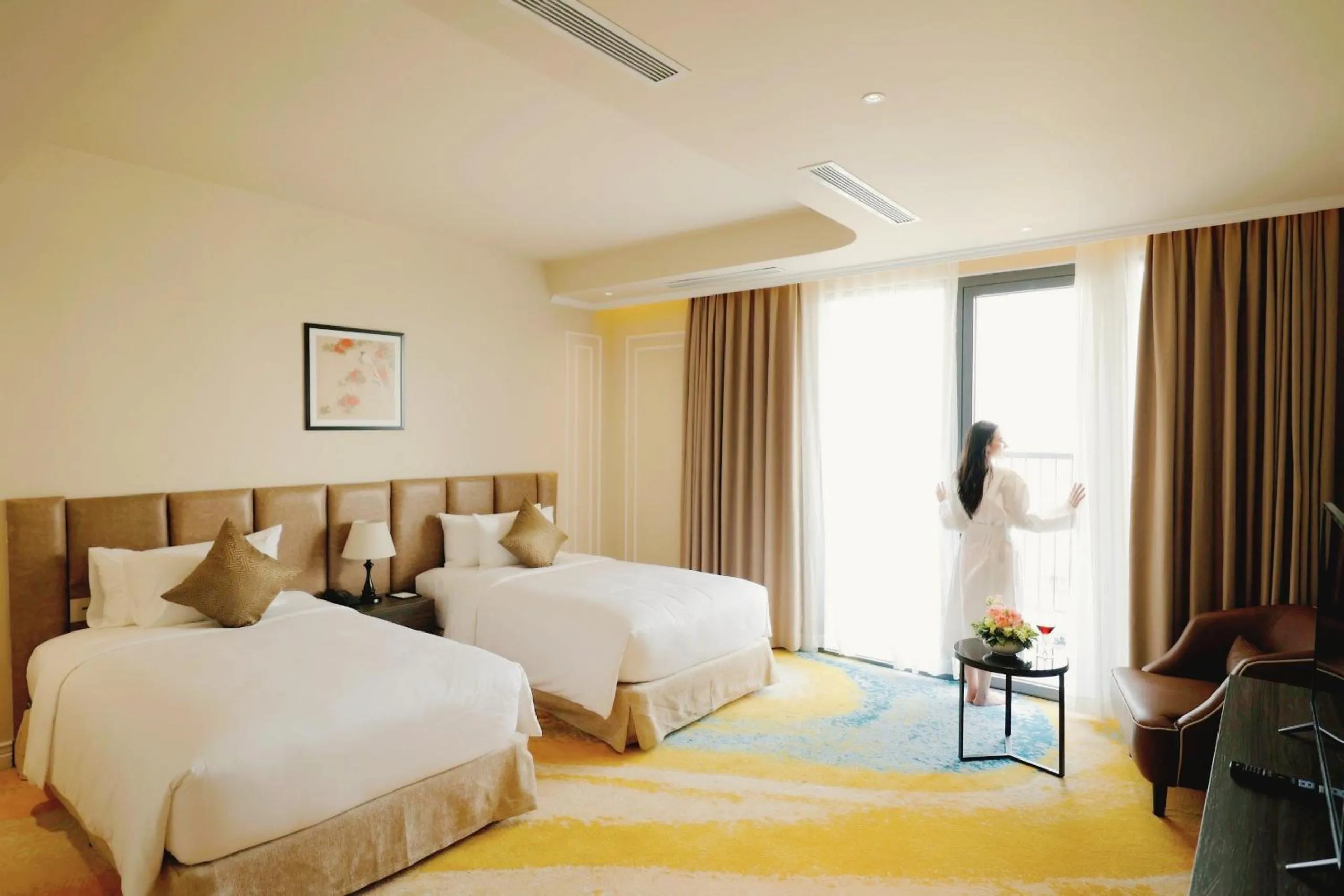 Premier Twin Room with Balcony + Free Shuttle Bus To City Center in La Vela Hue Hotel