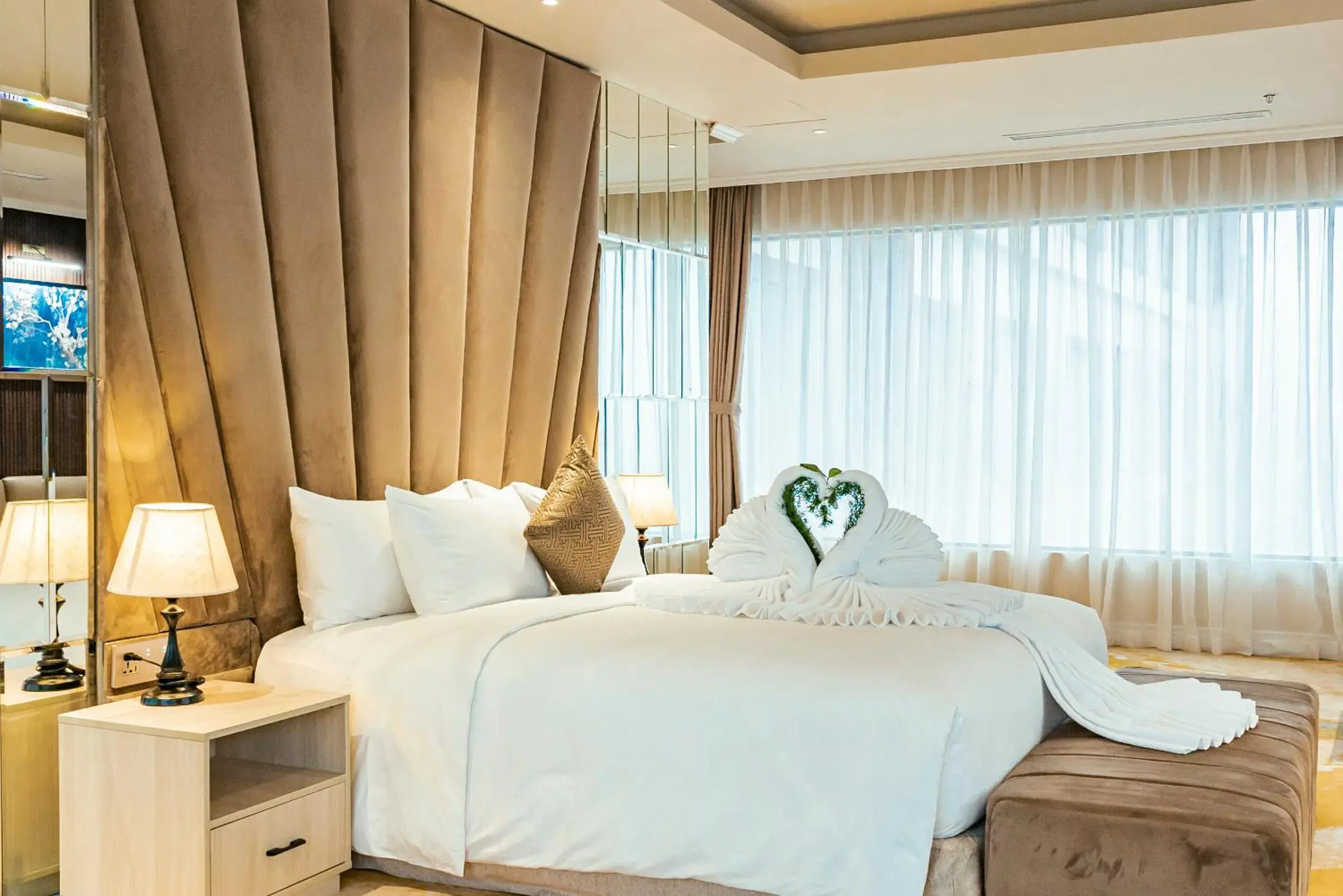 Suite with Balcony + Free Shuttle Bus To City Center in La Vela Hue Hotel Suite with Balcony + Free Shuttle Bus To City Center in La Vela Hue Hotel