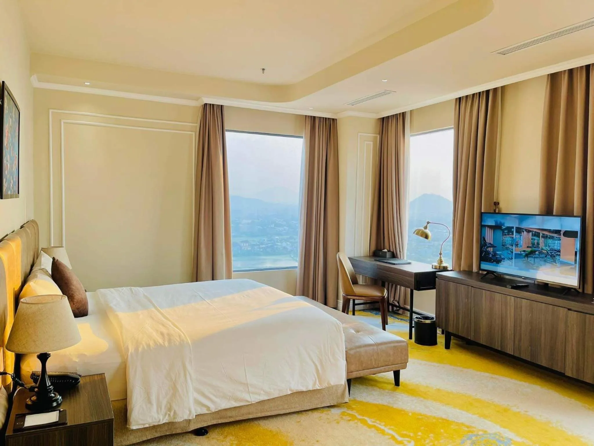 Bedroom, Bed in La Vela Hue Hotel