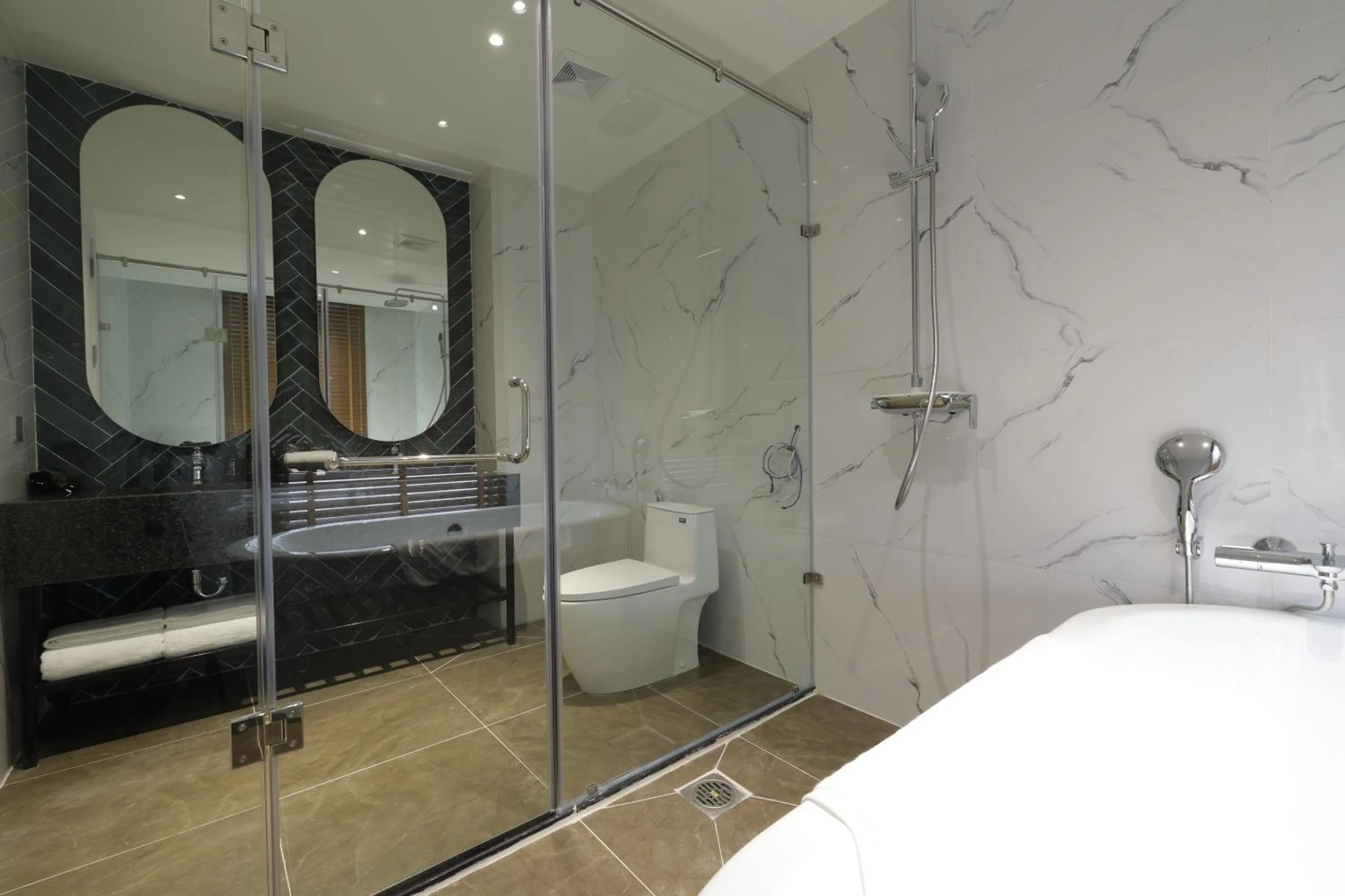 Bathroom in La Vela Hue Hotel