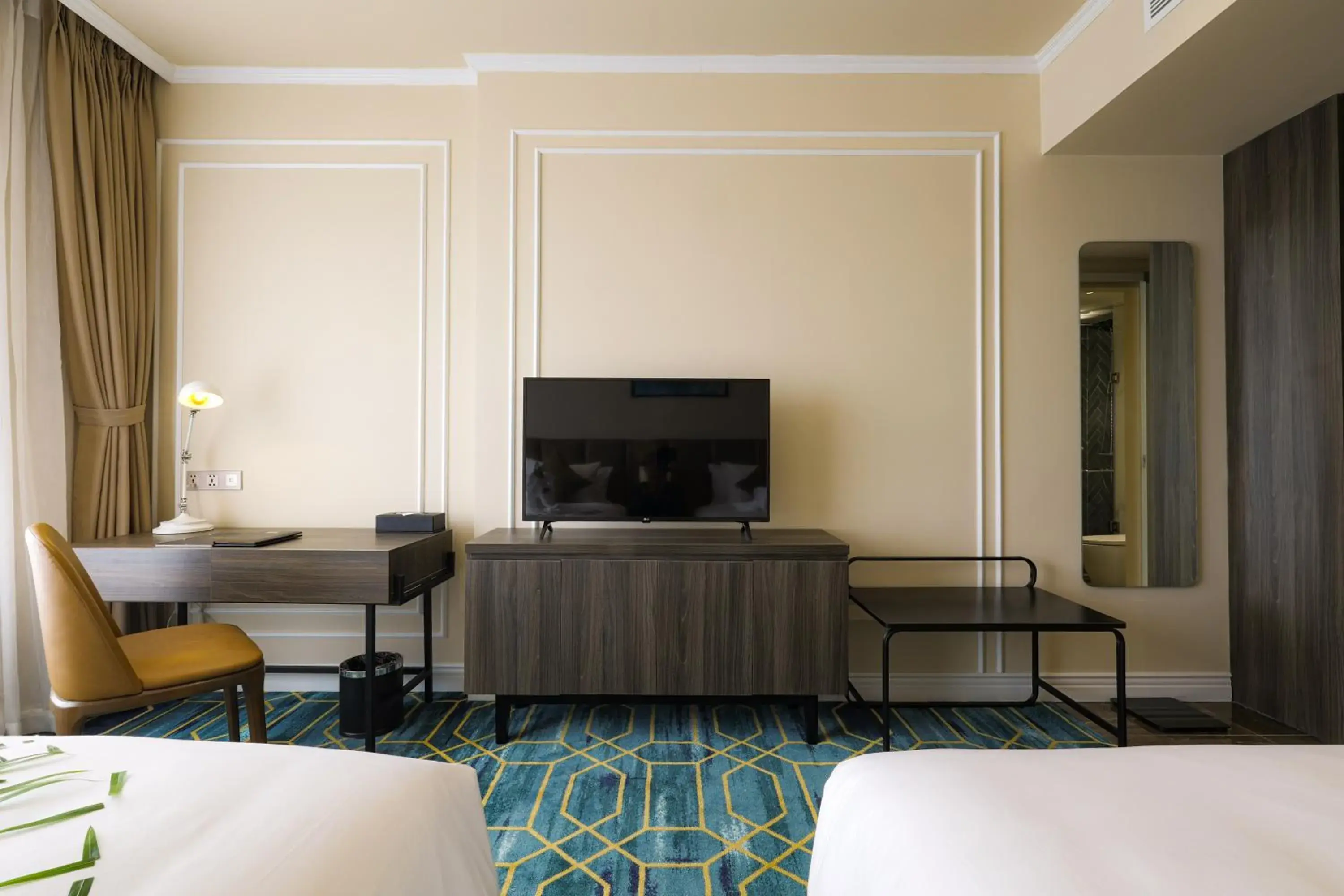 TV and multimedia, Bed in La Vela Hue Hotel TV and multimedia, Bed in La Vela Hue Hotel