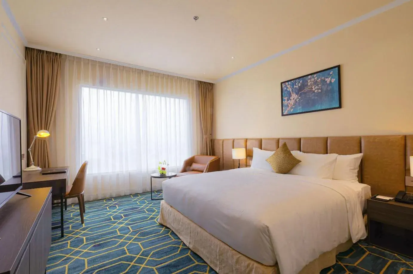 Deluxe Double Room + Free Shuttle Bus To City Center in La Vela Hue Hotel Deluxe Double Room + Free Shuttle Bus To City Center in La Vela Hue Hotel