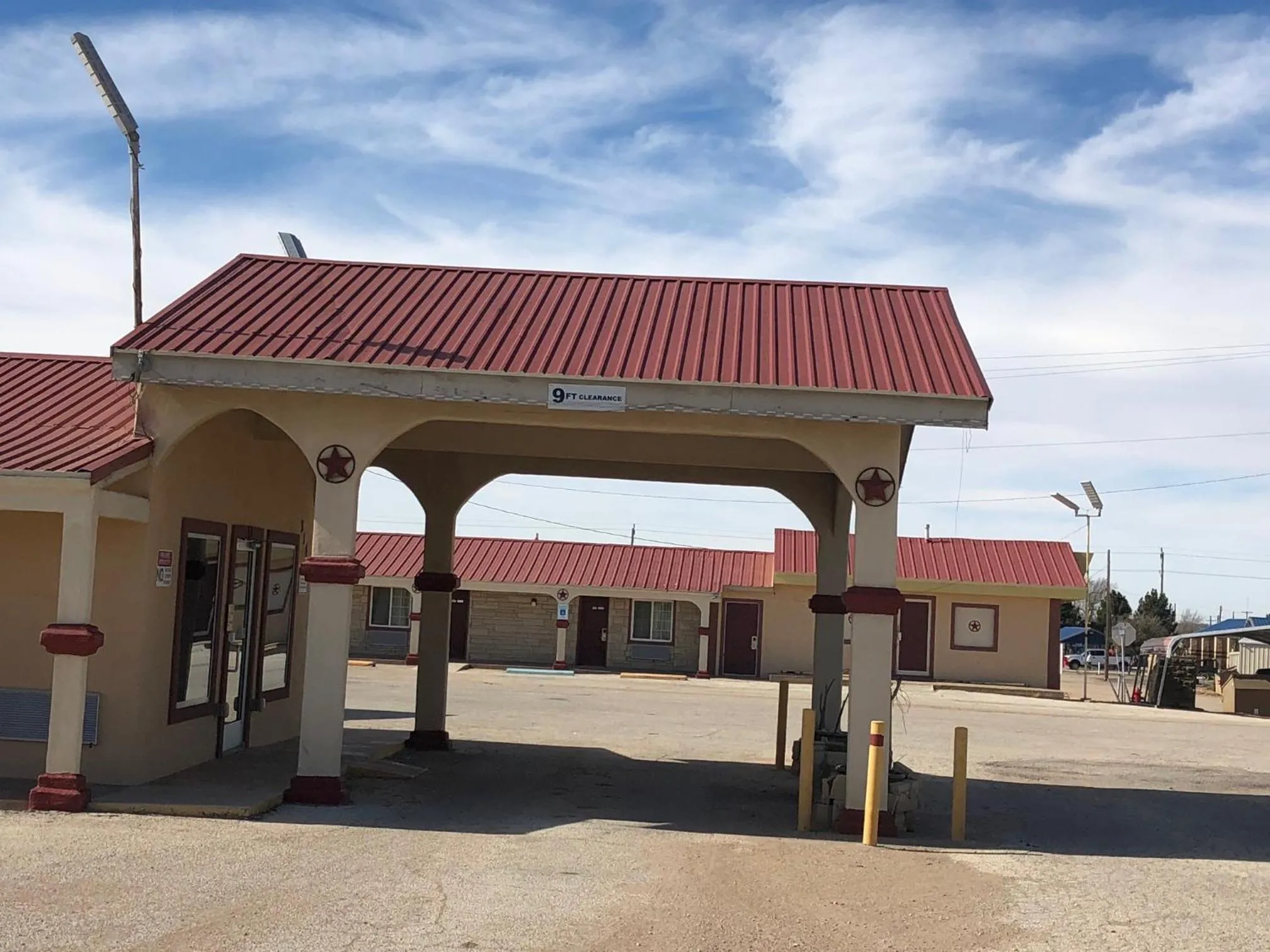 Property building in Executive Inn Snyder