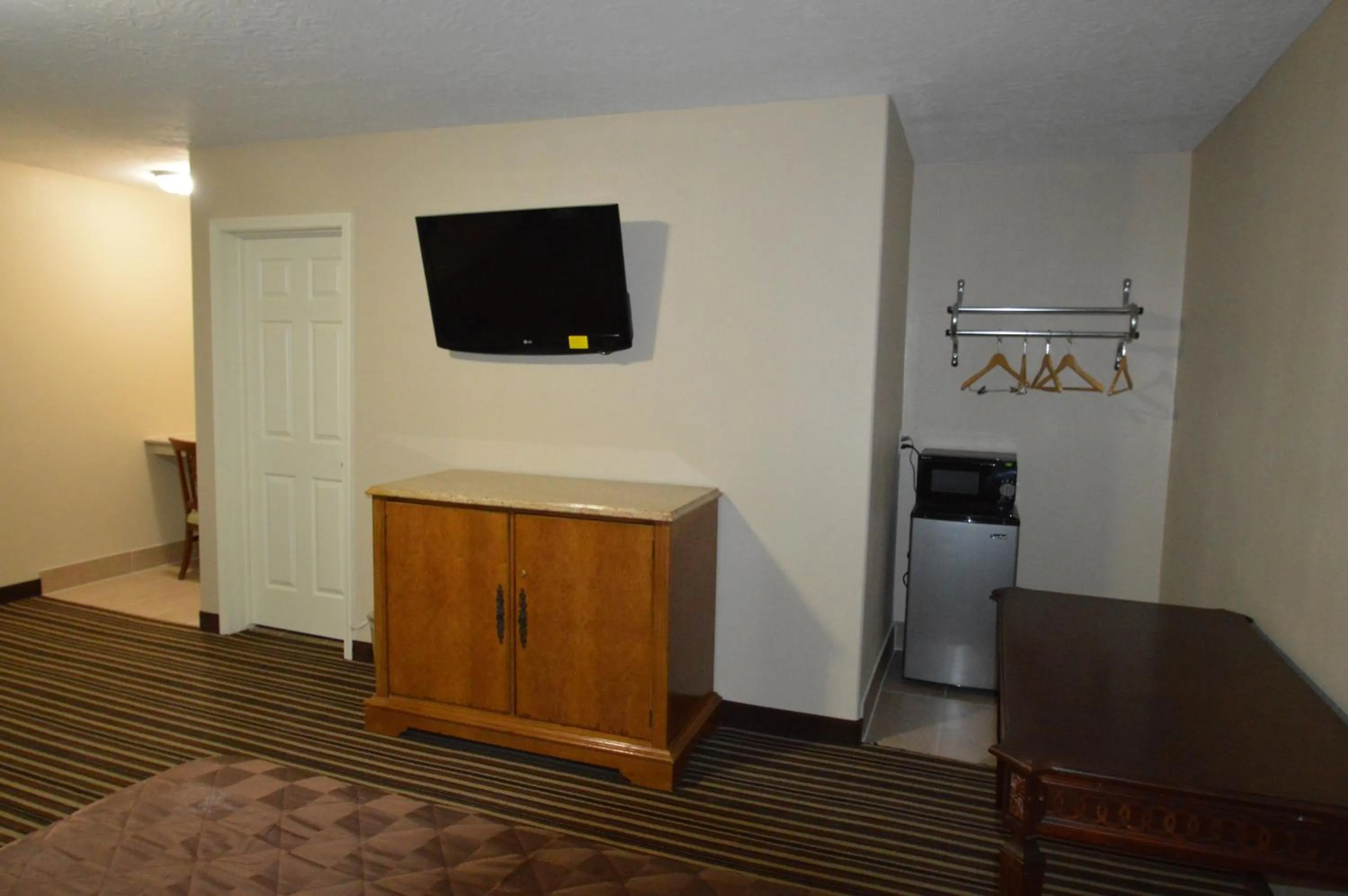TV and multimedia, Bed in Executive Inn Snyder
