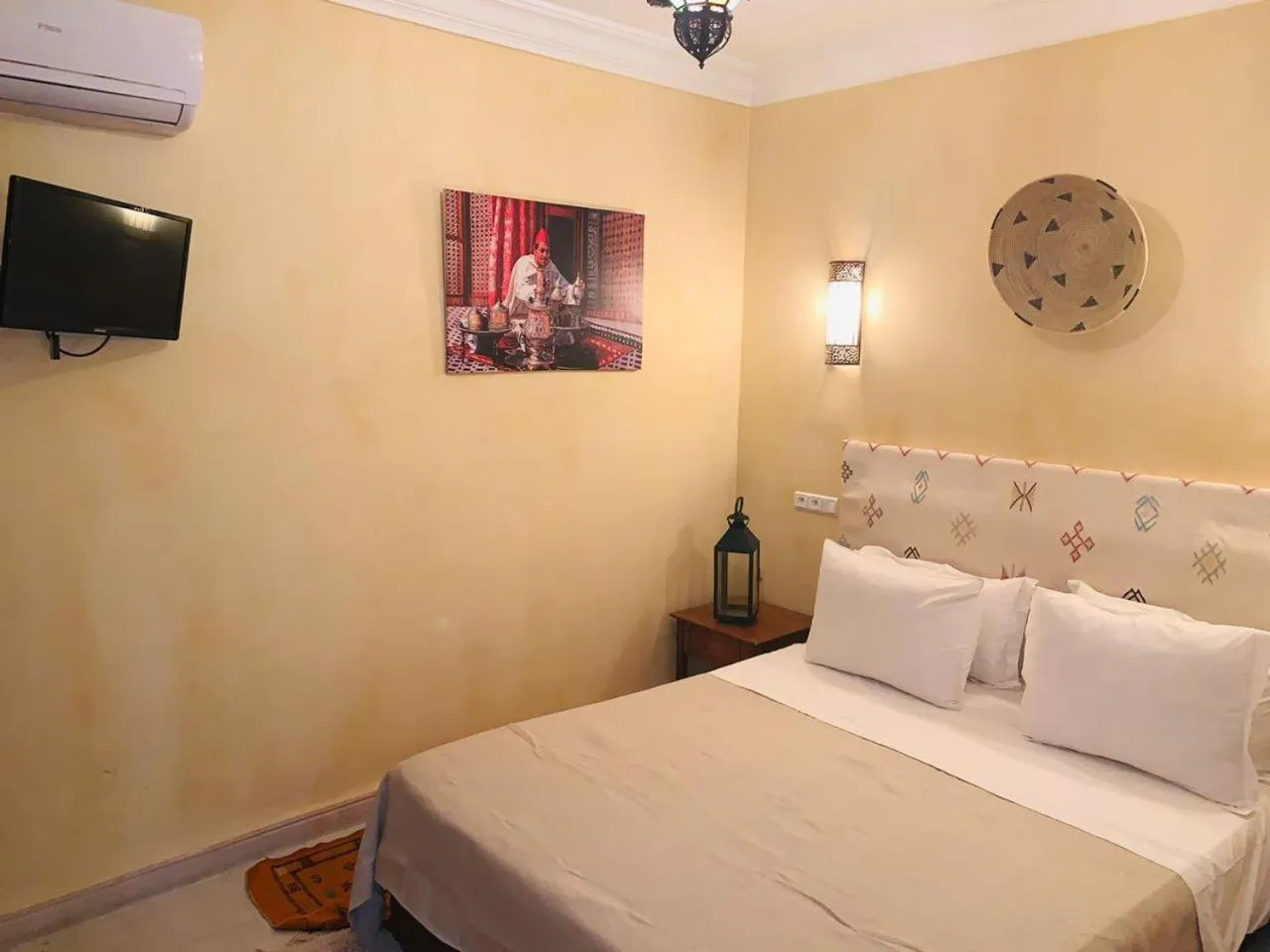 Bed in Riad Les Miroirs