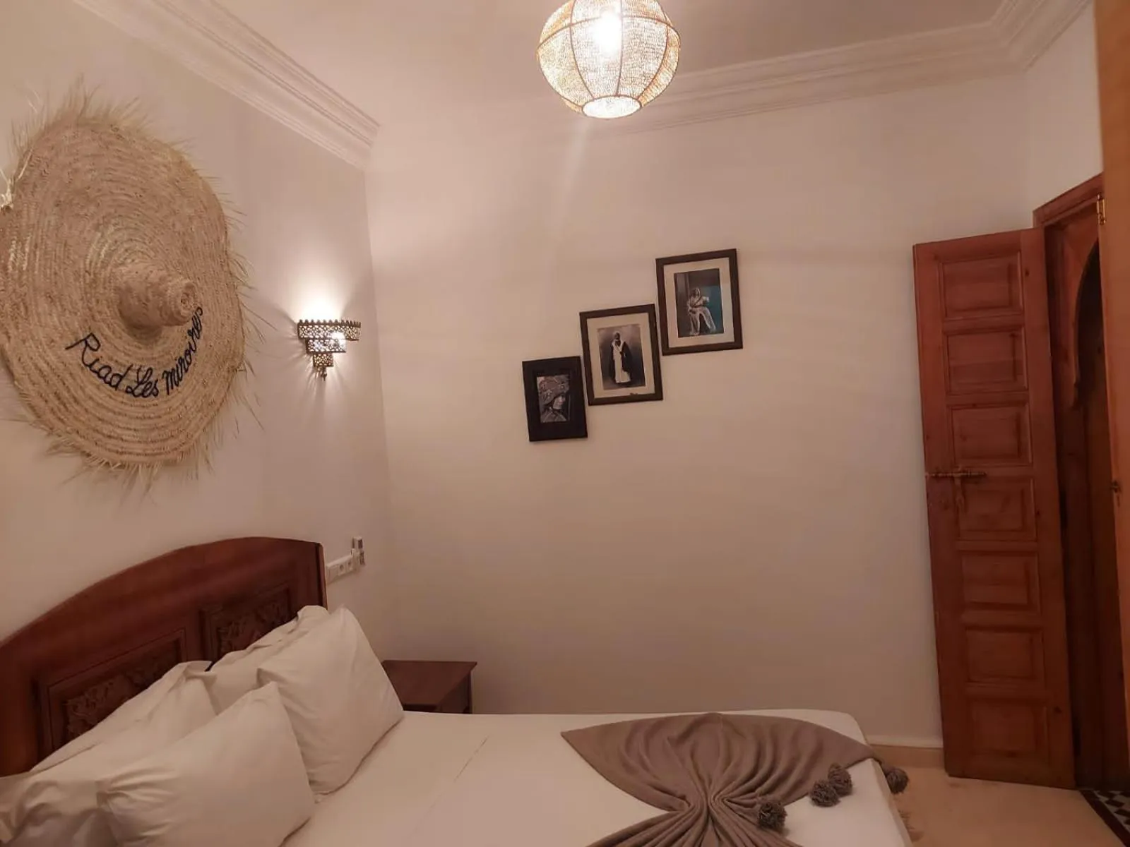 Bed in Riad Les Miroirs