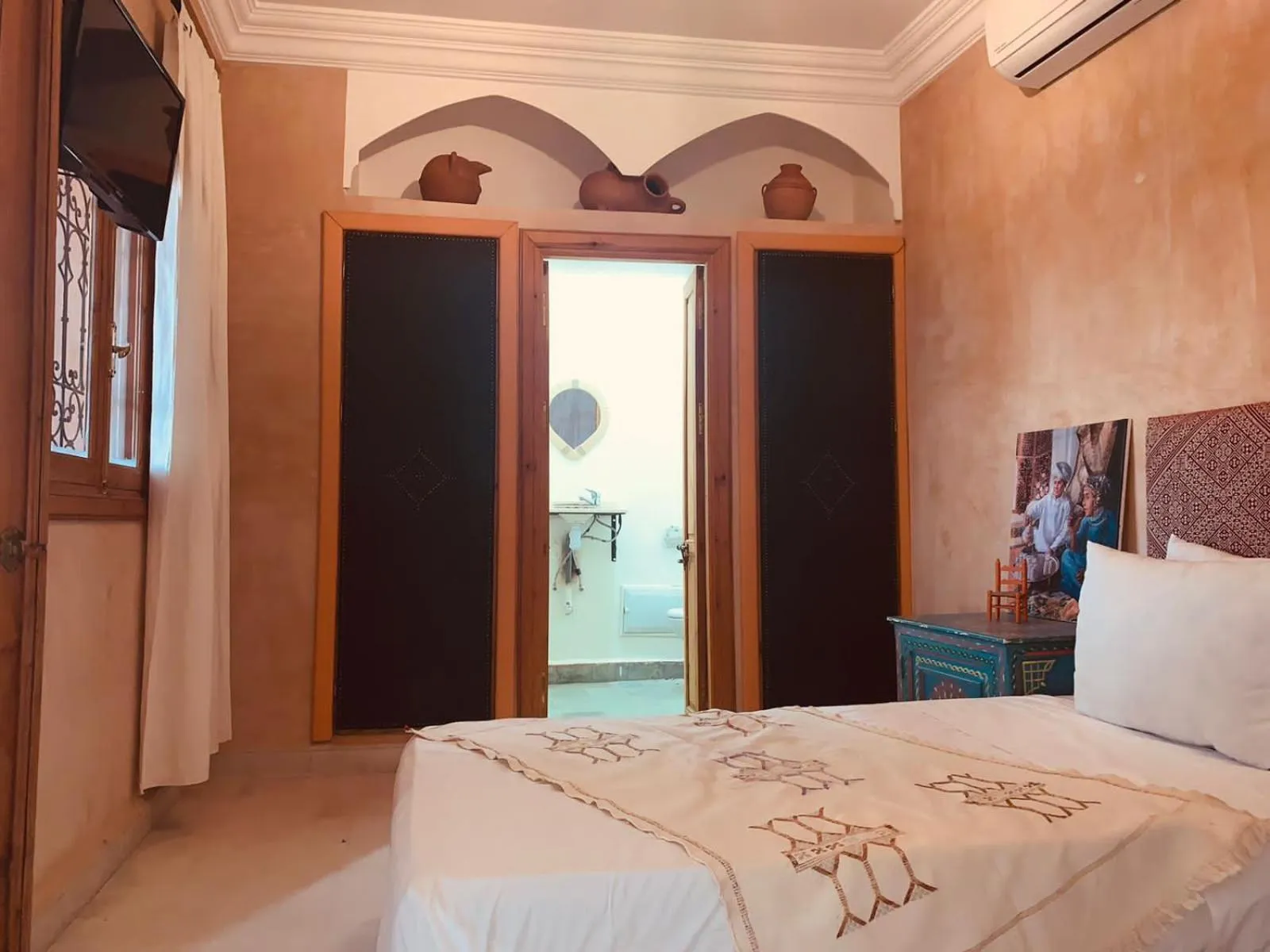 Steam room, Bed in Riad Les Miroirs