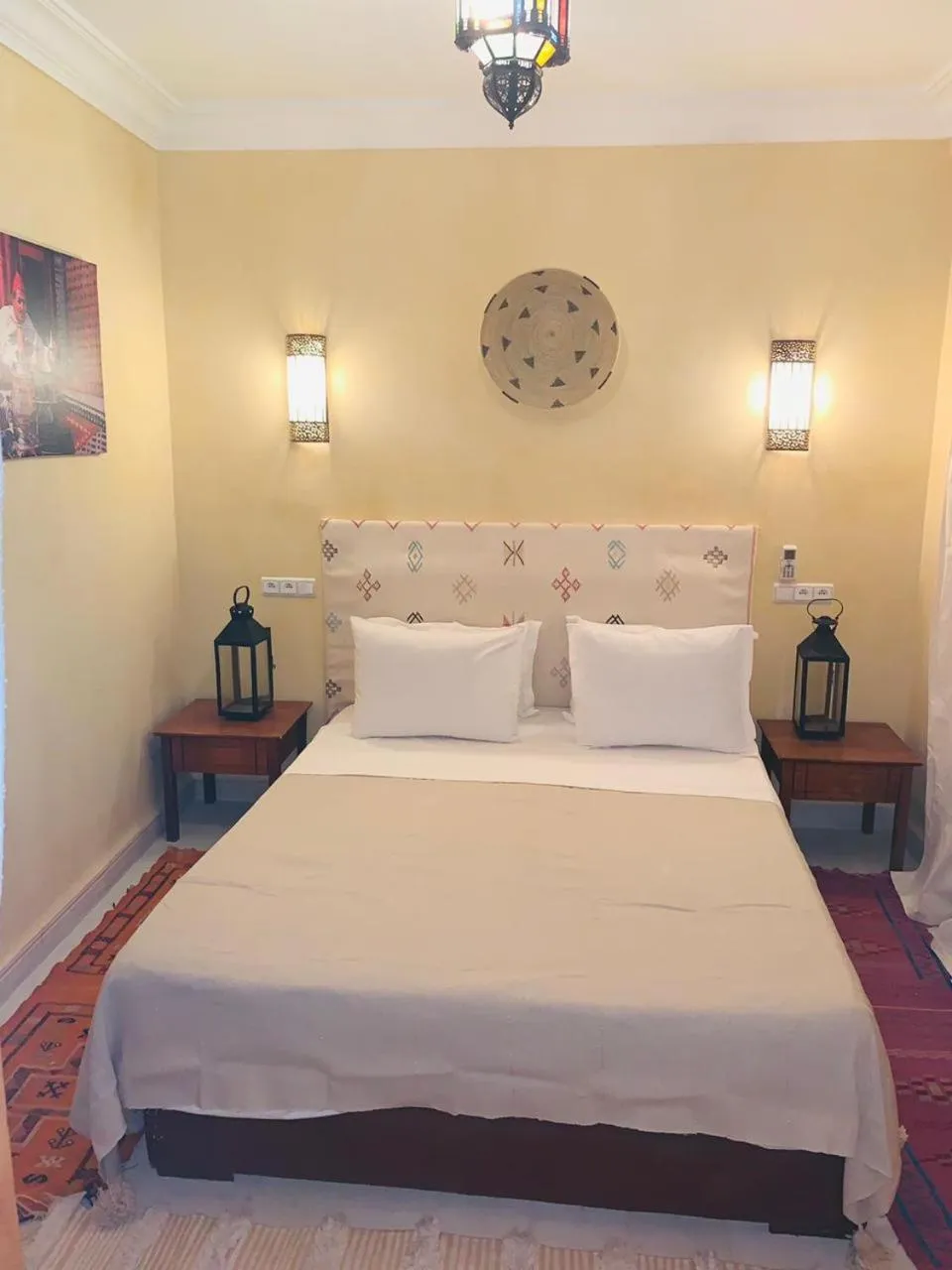 Photo of the whole room, Bed in Riad Les Miroirs