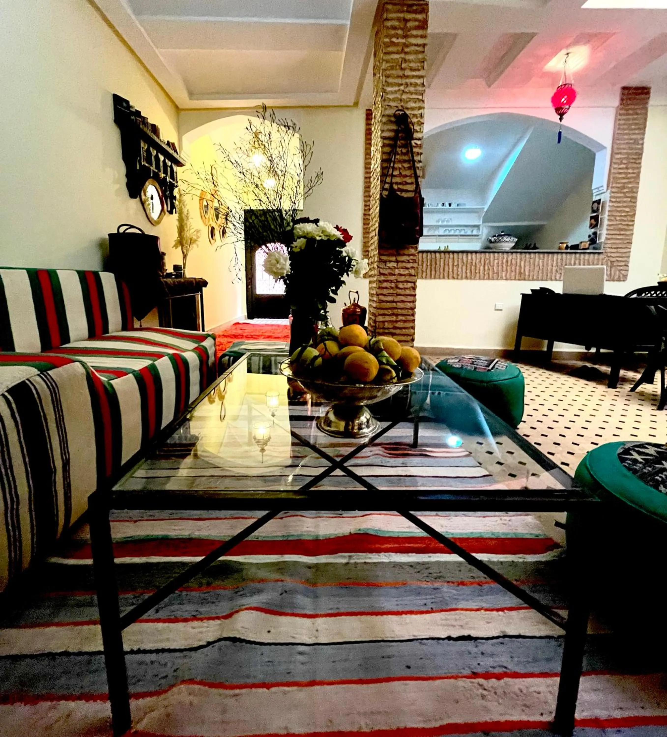 Lounge or bar in Riad Les Miroirs