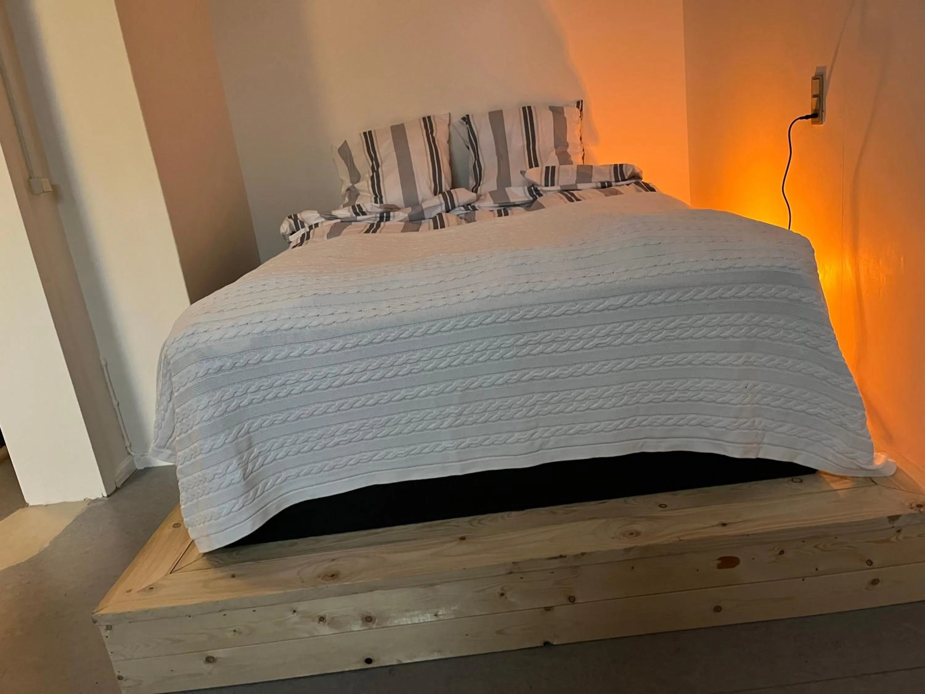 Bed in Room 5 - Hawkraft kulturhotel