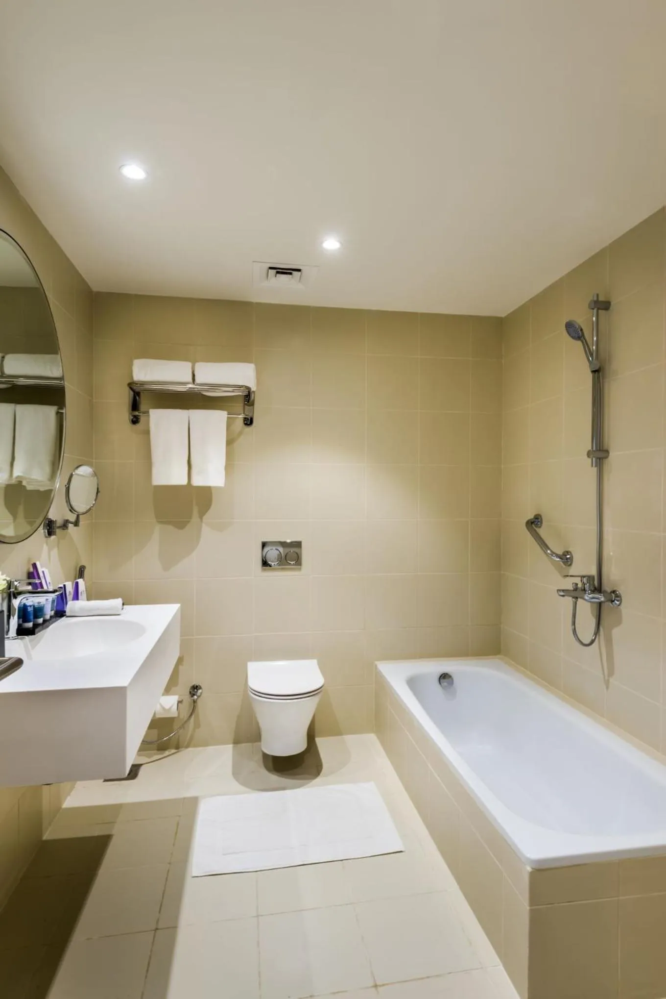 Bath in Best Western Plus Al Qurayyat City Center