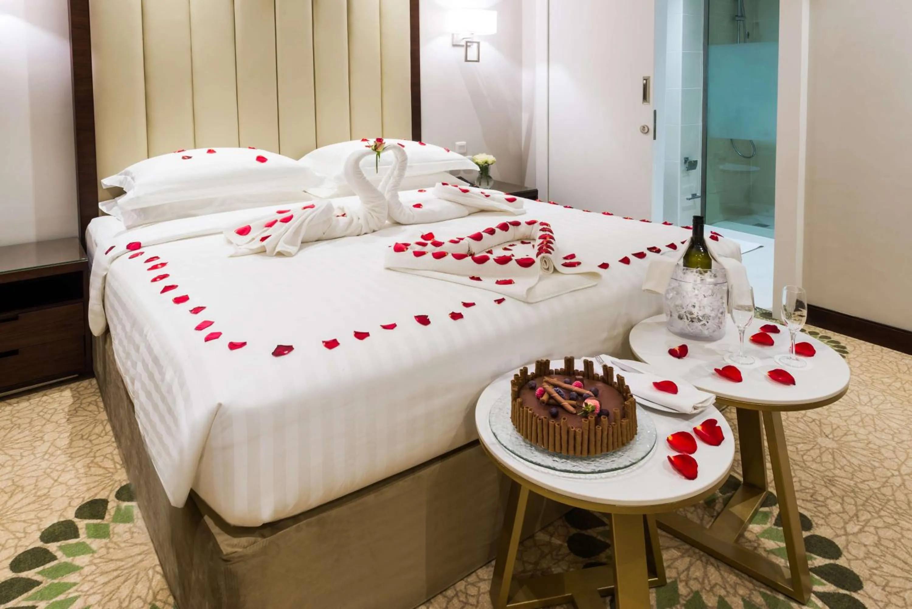 Photo of the whole room, Bed in Best Western Plus Al Qurayyat City Center