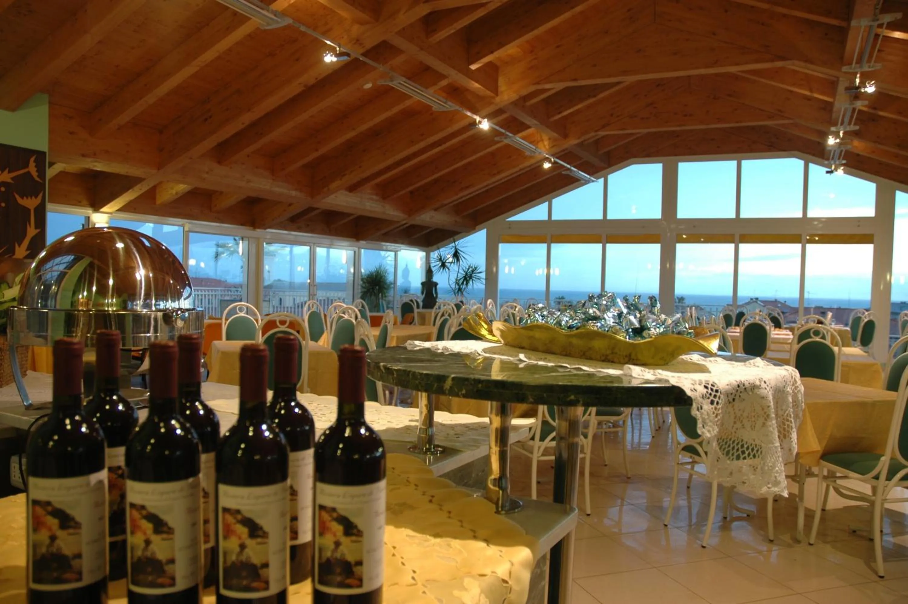 Restaurant/places to eat in World Village Apartments