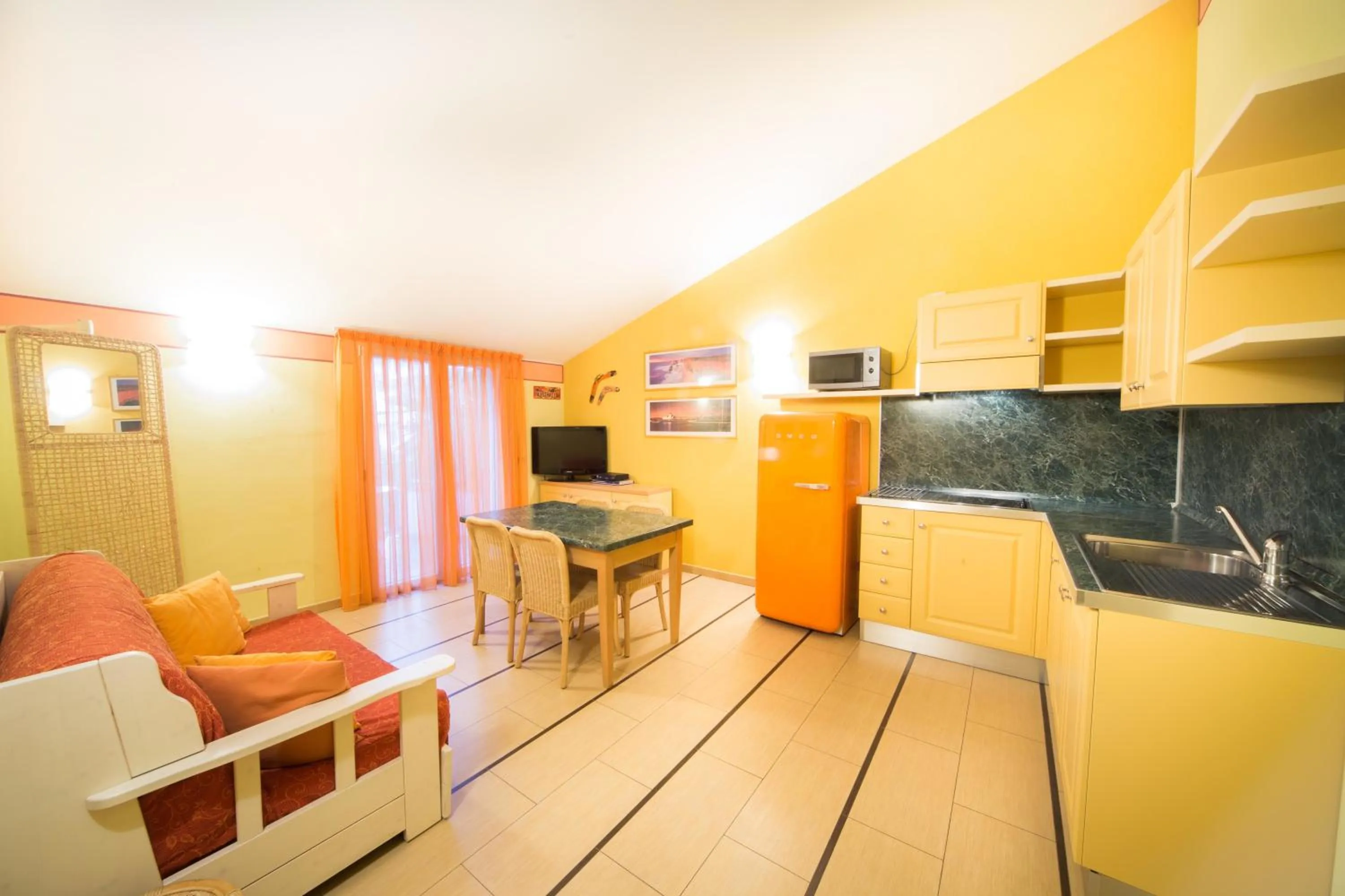 Kitchen or kitchenette in World Village Apartments