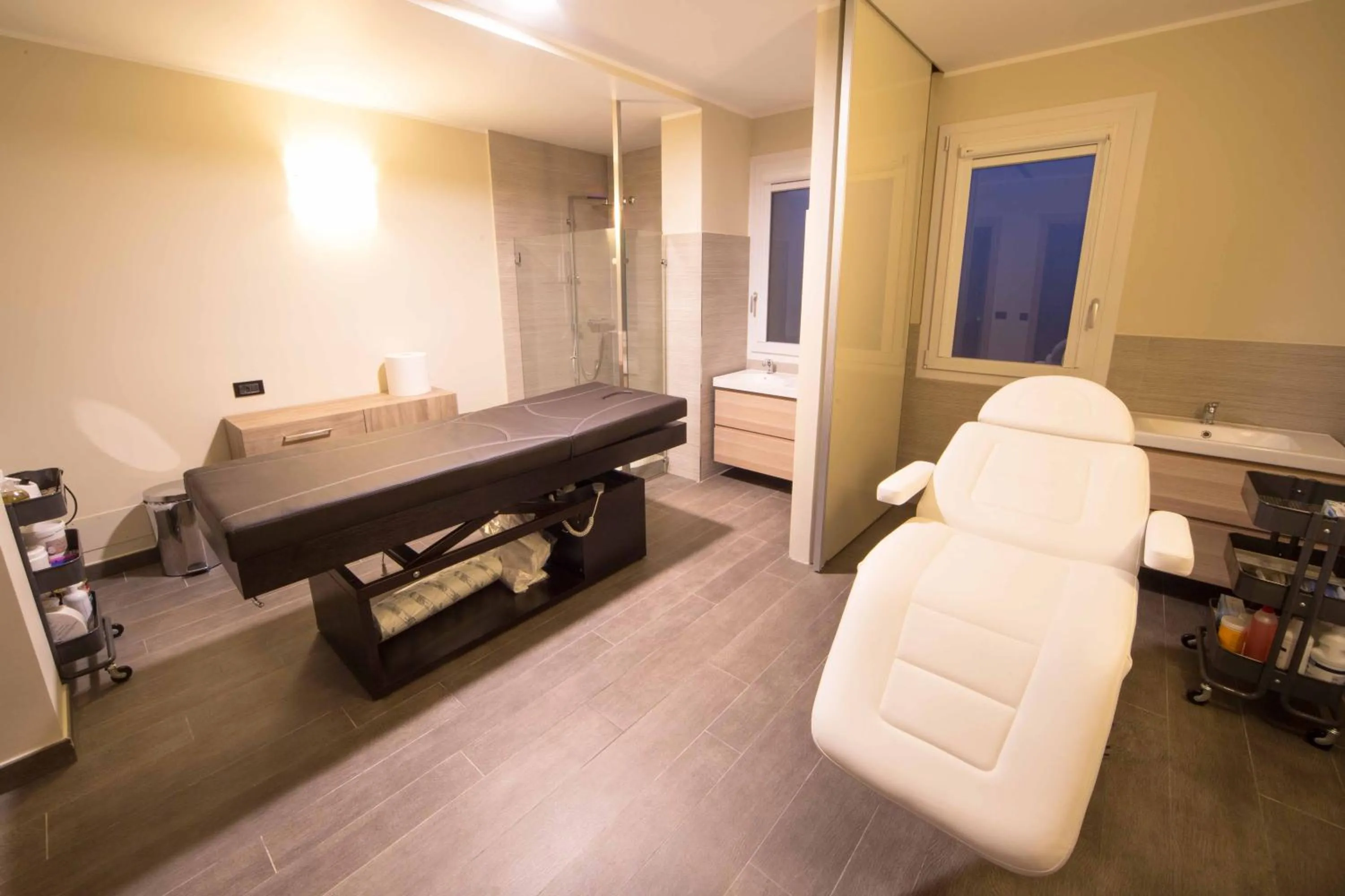 Spa and wellness centre/facilities in World Village Apartments
