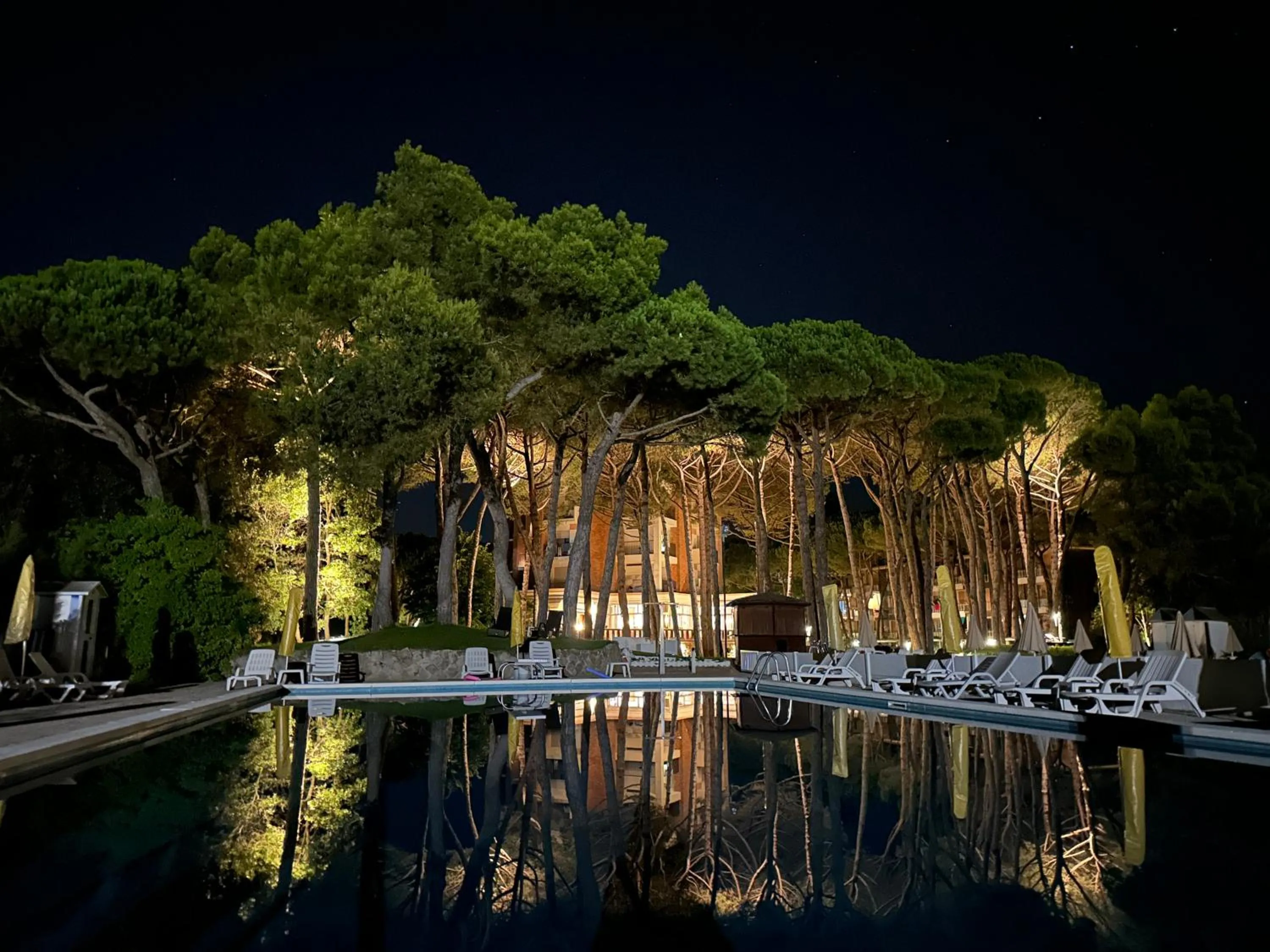 Swimming pool in Hotel Beau Rivage Pineta