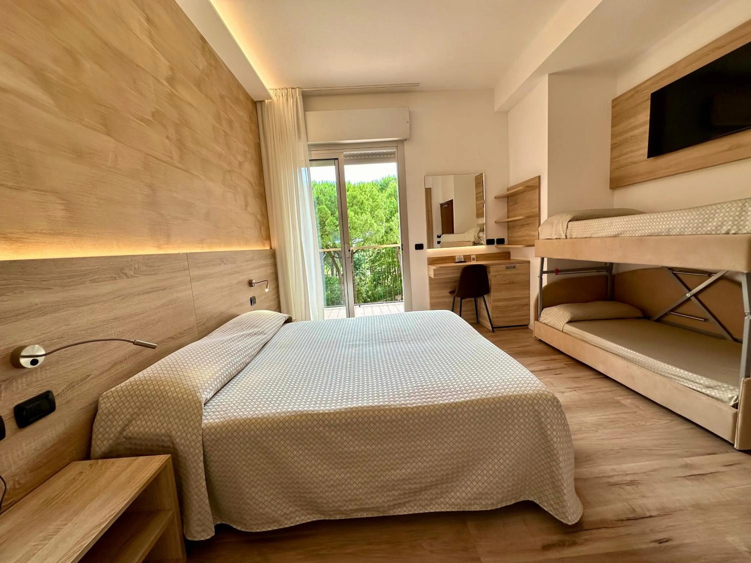 Bedroom, Bed in Hotel Beau Rivage Pineta