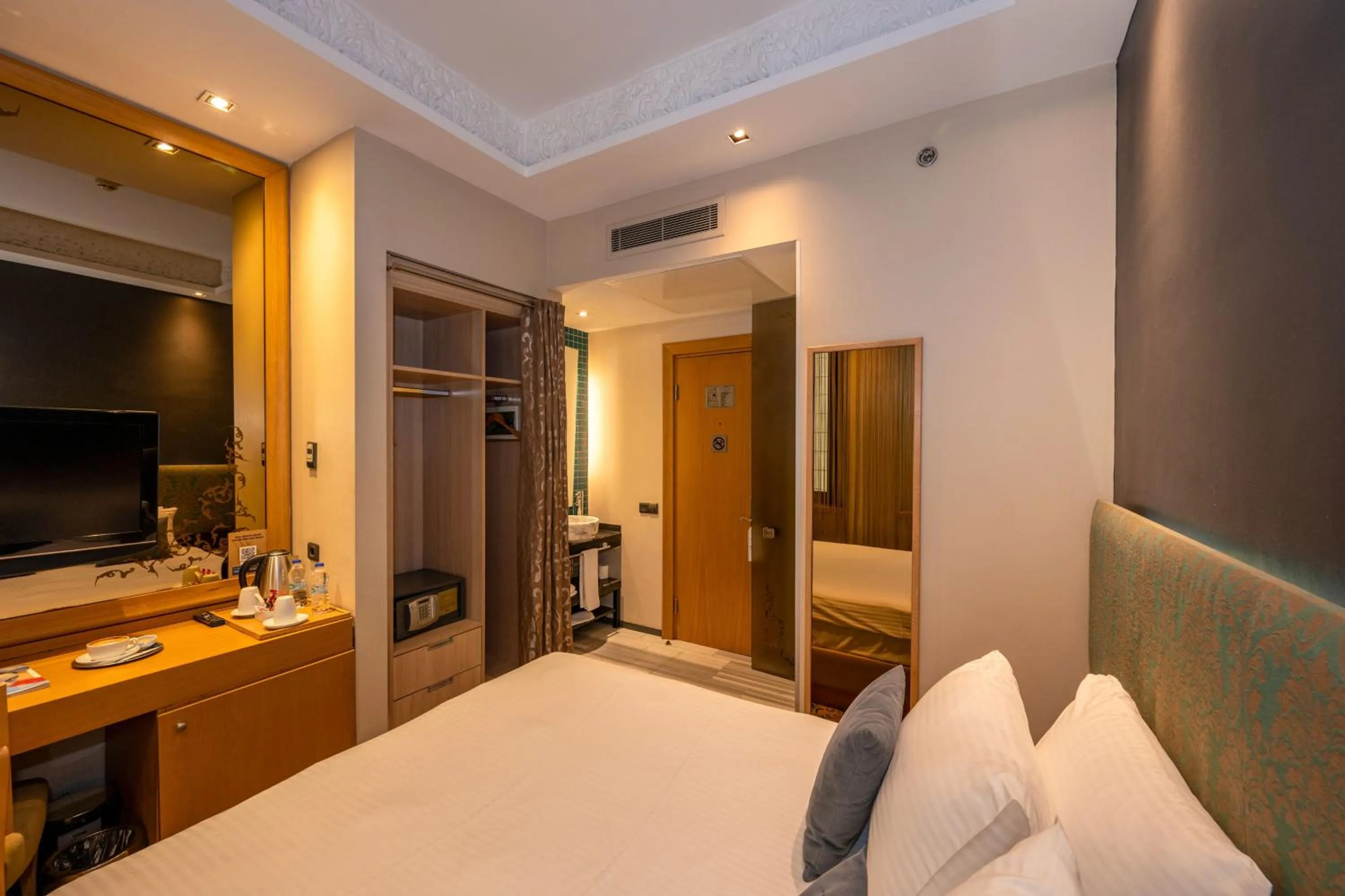 TV and multimedia, Bed in Pera Tulip Hotel & Spa