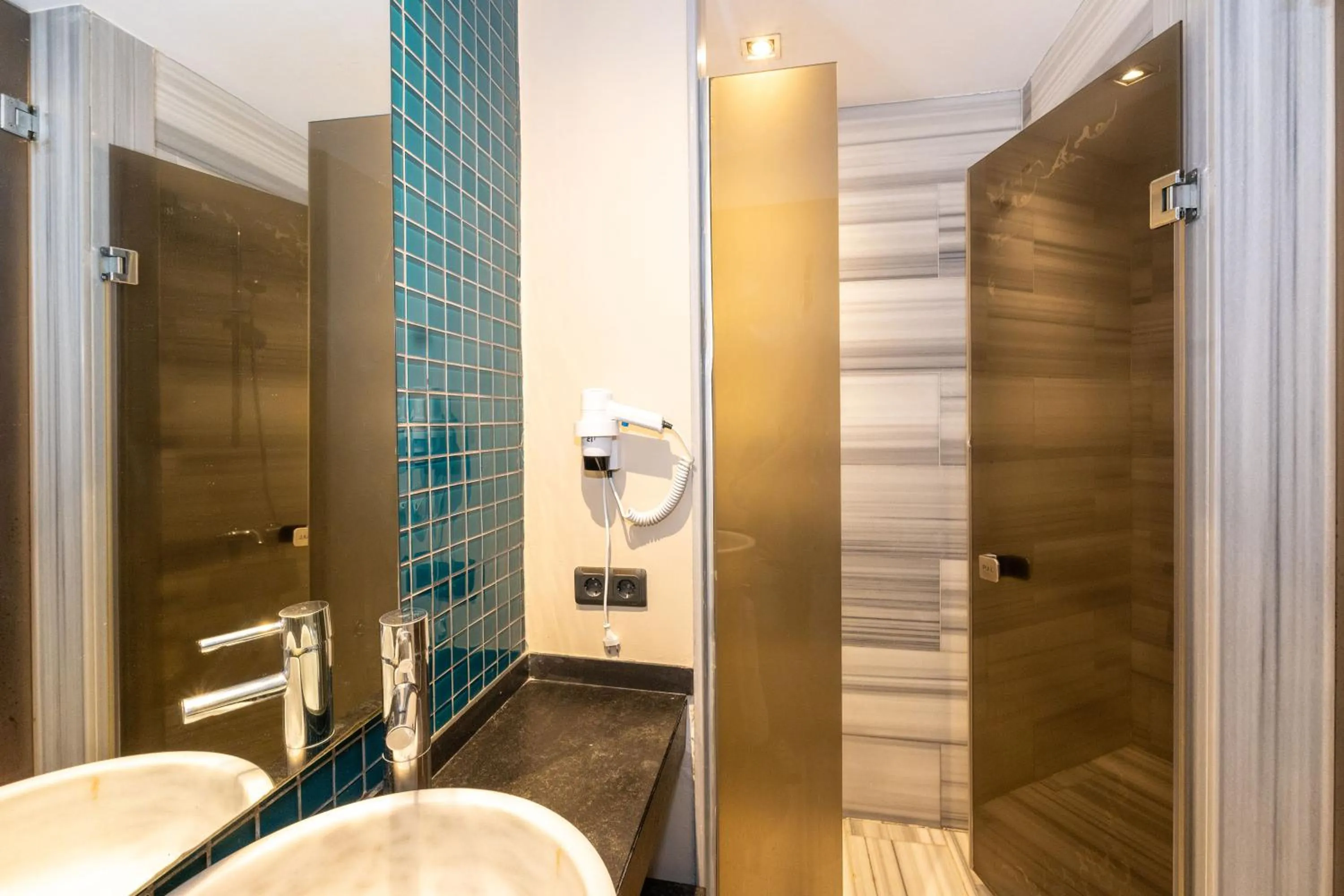 Photo of the whole room in Pera Tulip Hotel & Spa