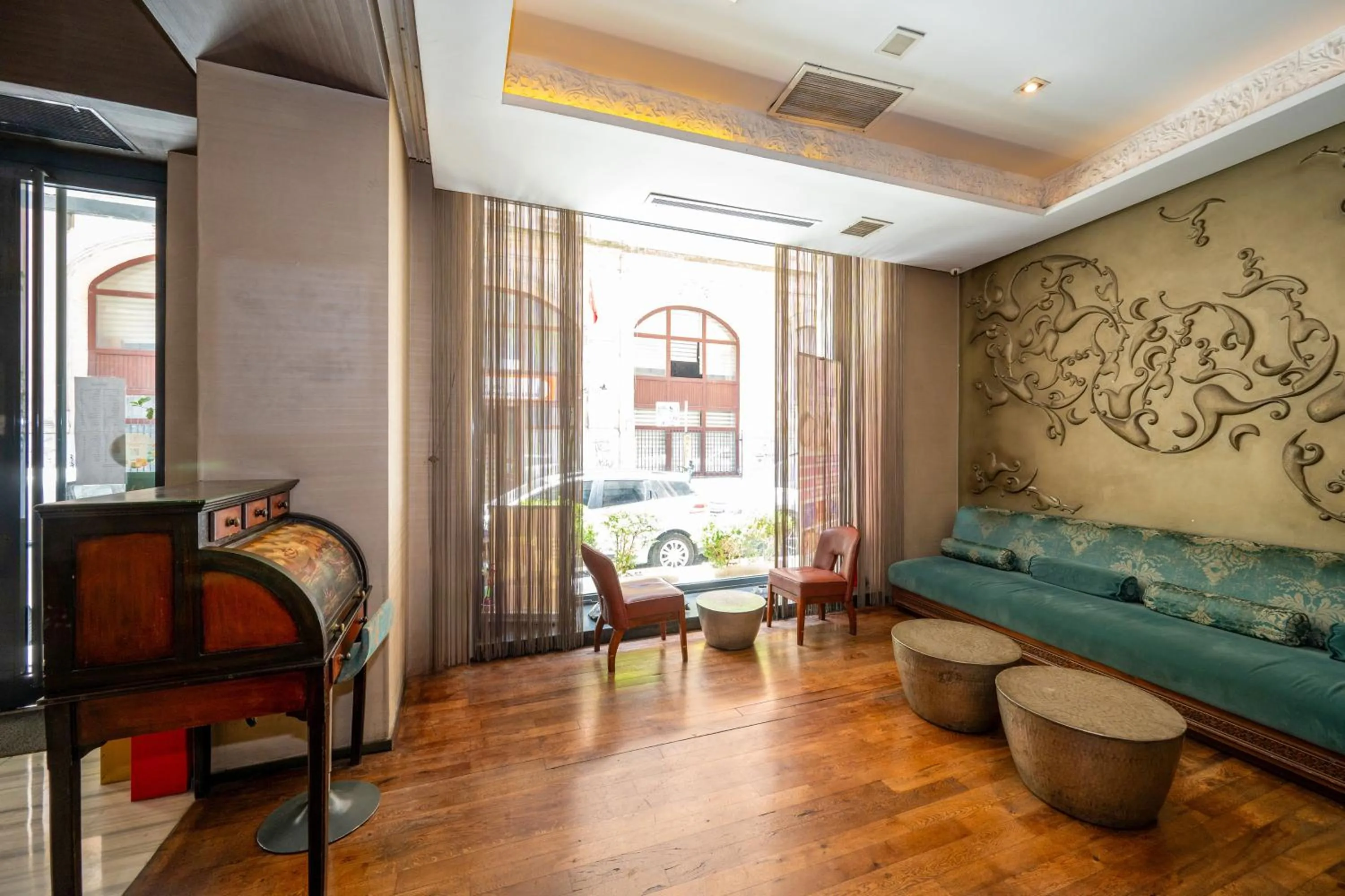 Seating area in Pera Tulip Hotel & Spa