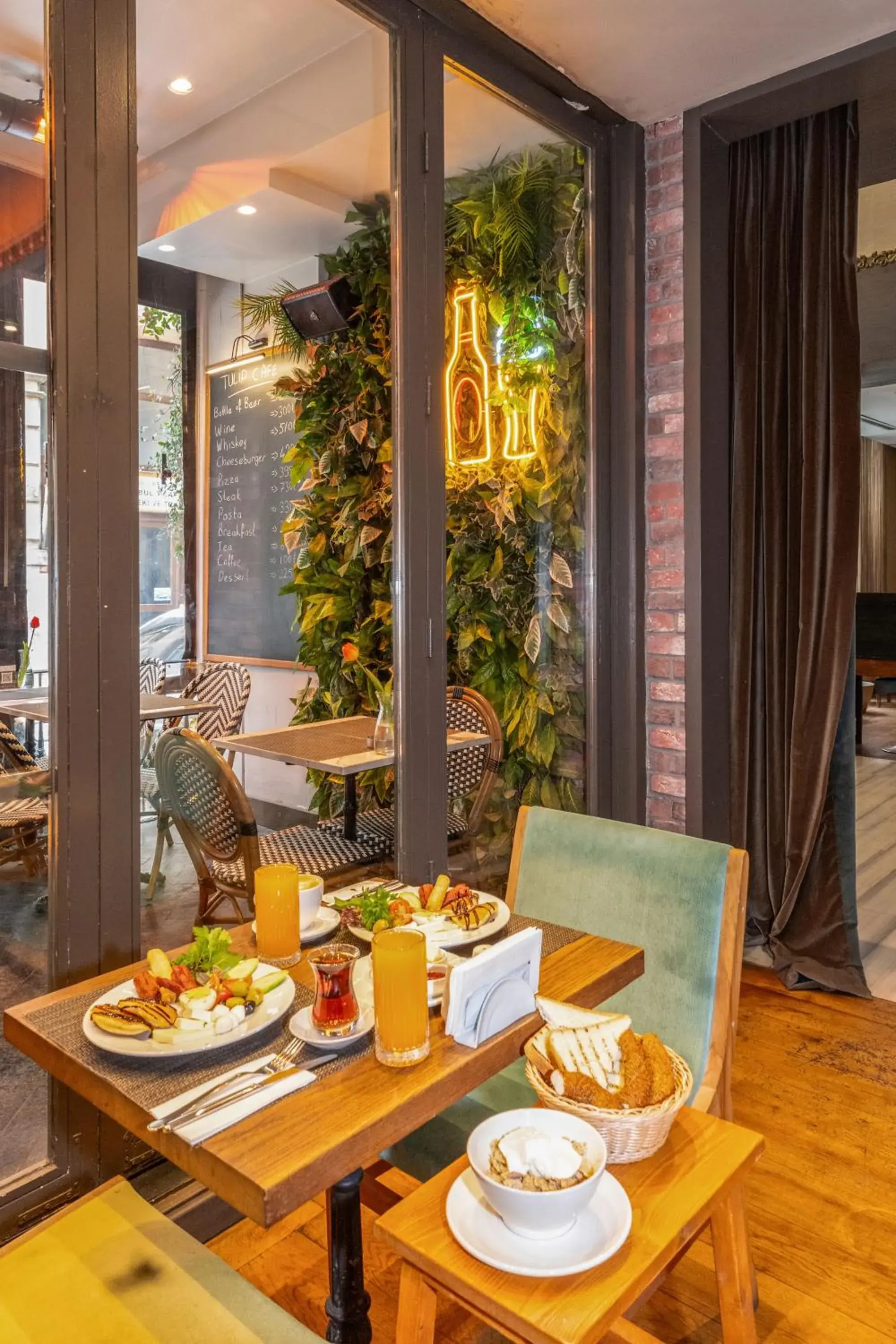 Restaurant/places to eat in Pera Tulip Hotel & Spa Restaurant/places to eat in Pera Tulip Hotel & Spa