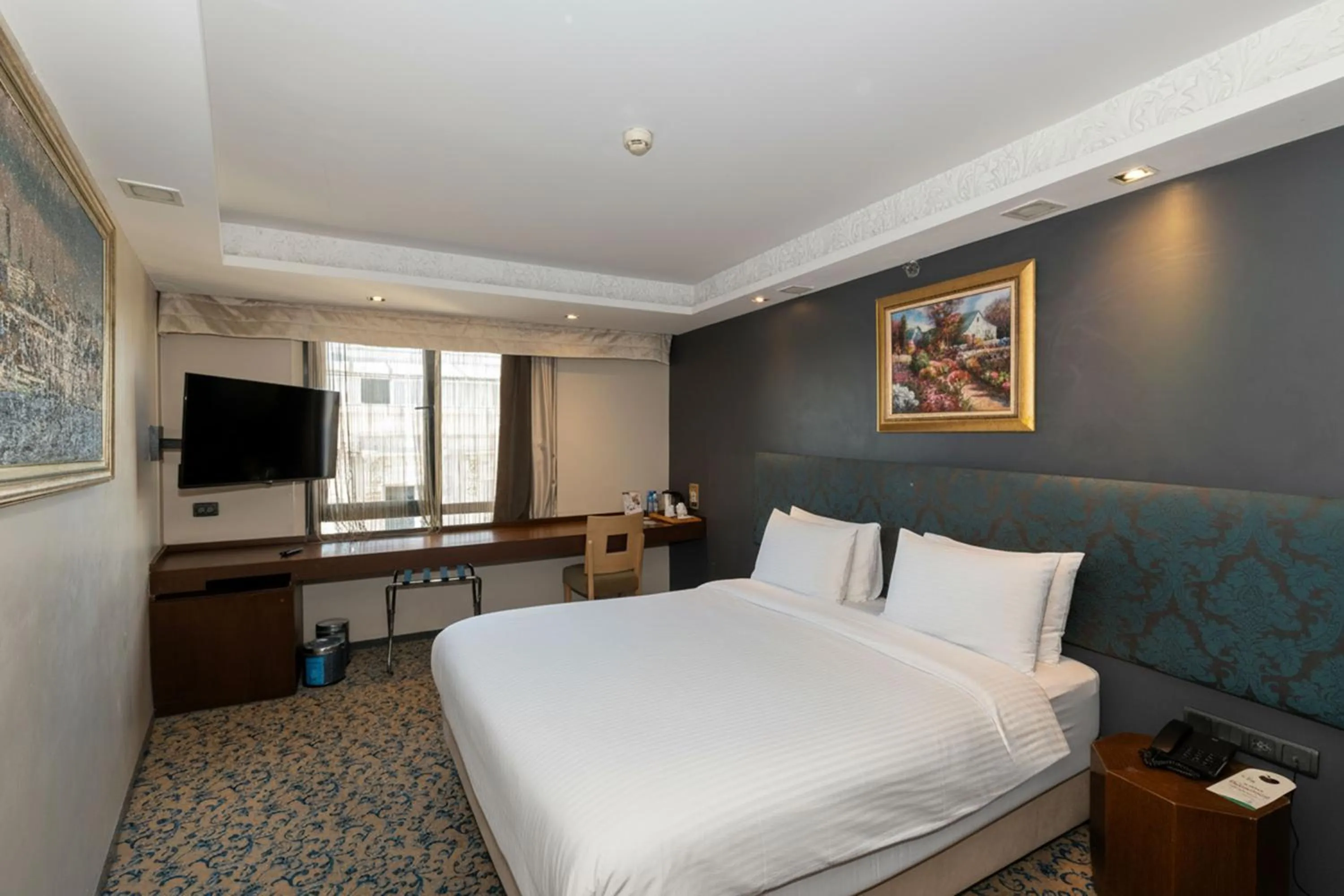 Photo of the whole room, Bed in Pera Tulip Hotel & Spa