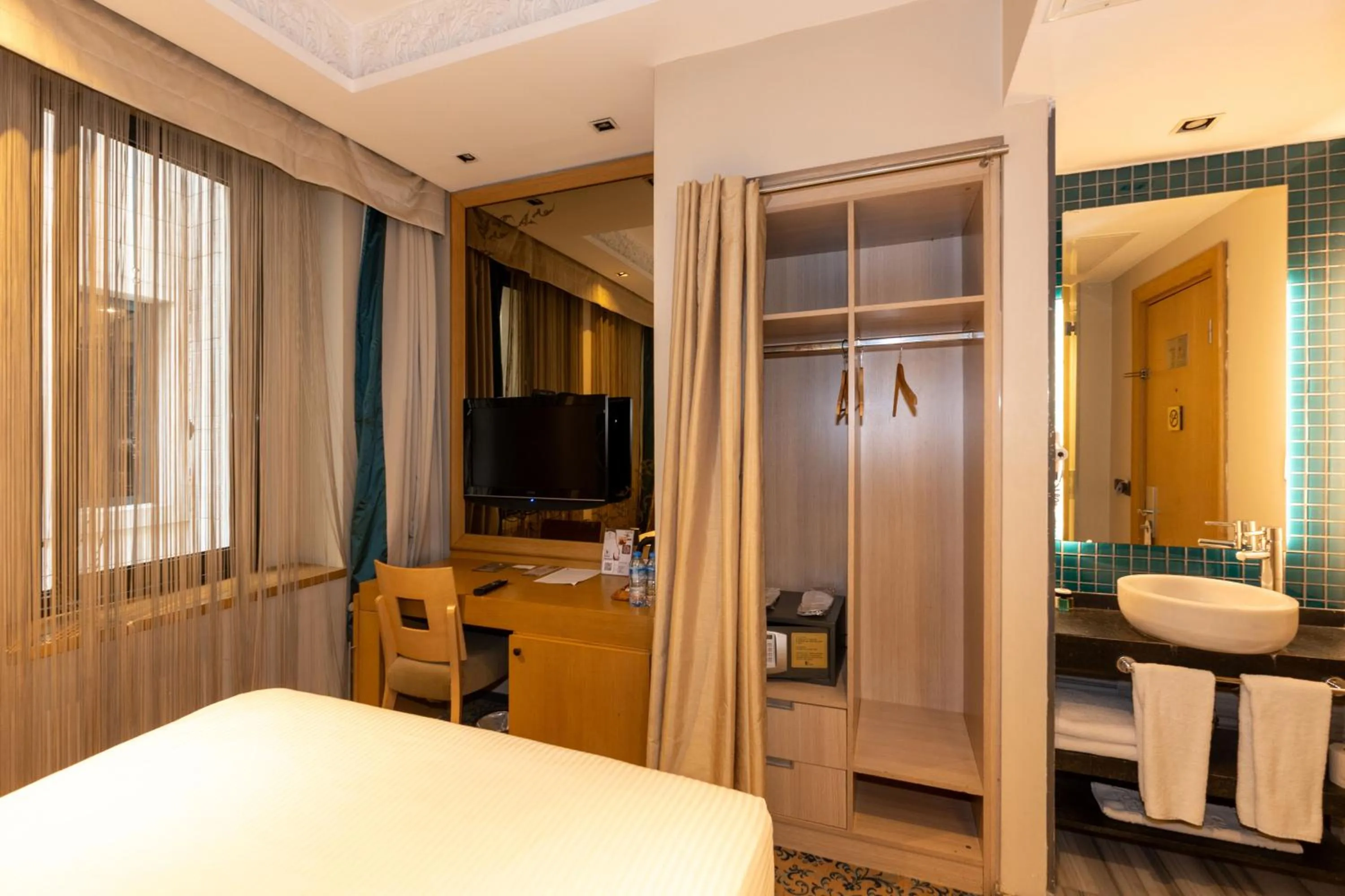 Bed in Pera Tulip Hotel & Spa