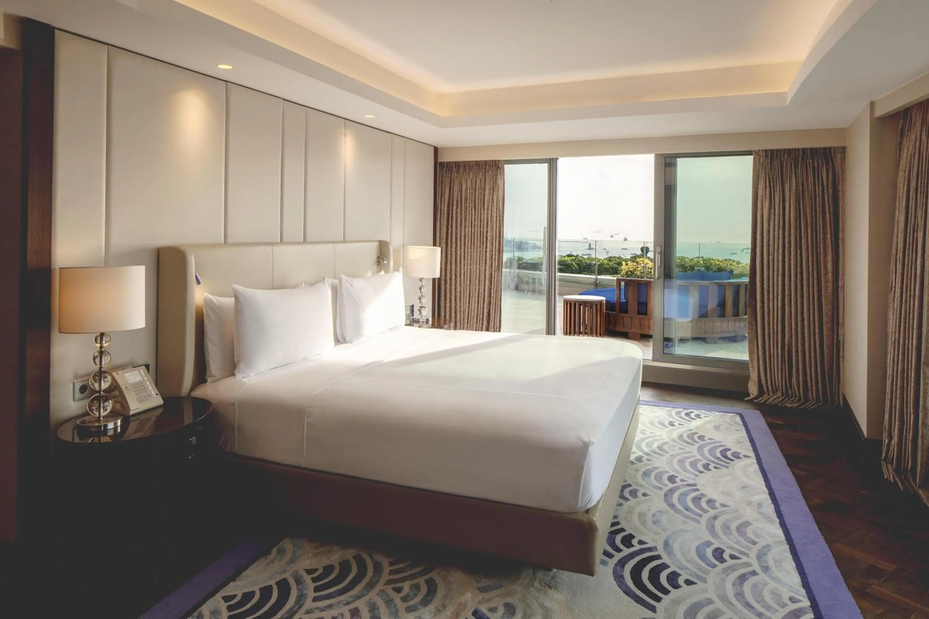 Bed in Conrad Istanbul Bosphorus