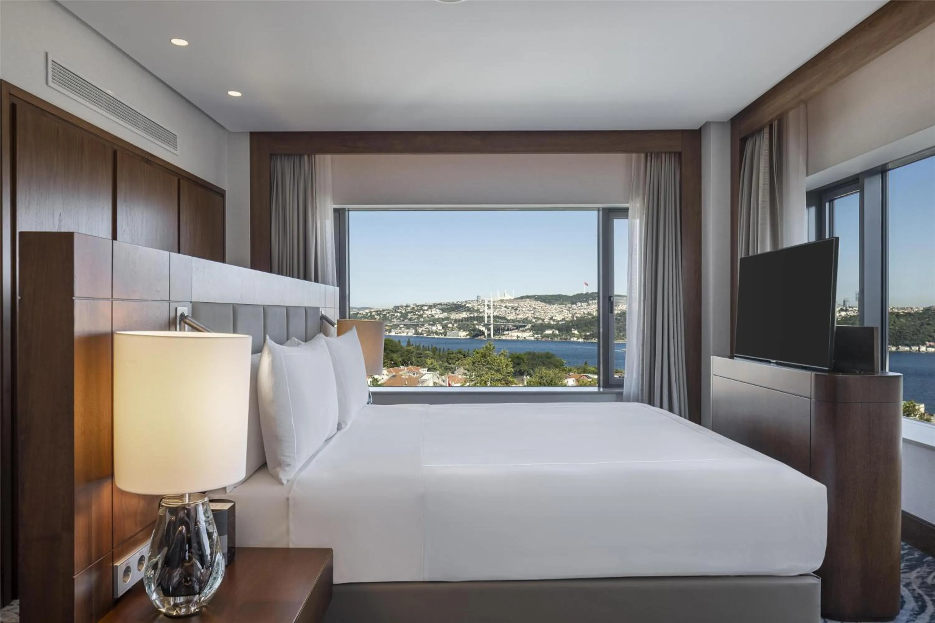 Bed in Conrad Istanbul Bosphorus
