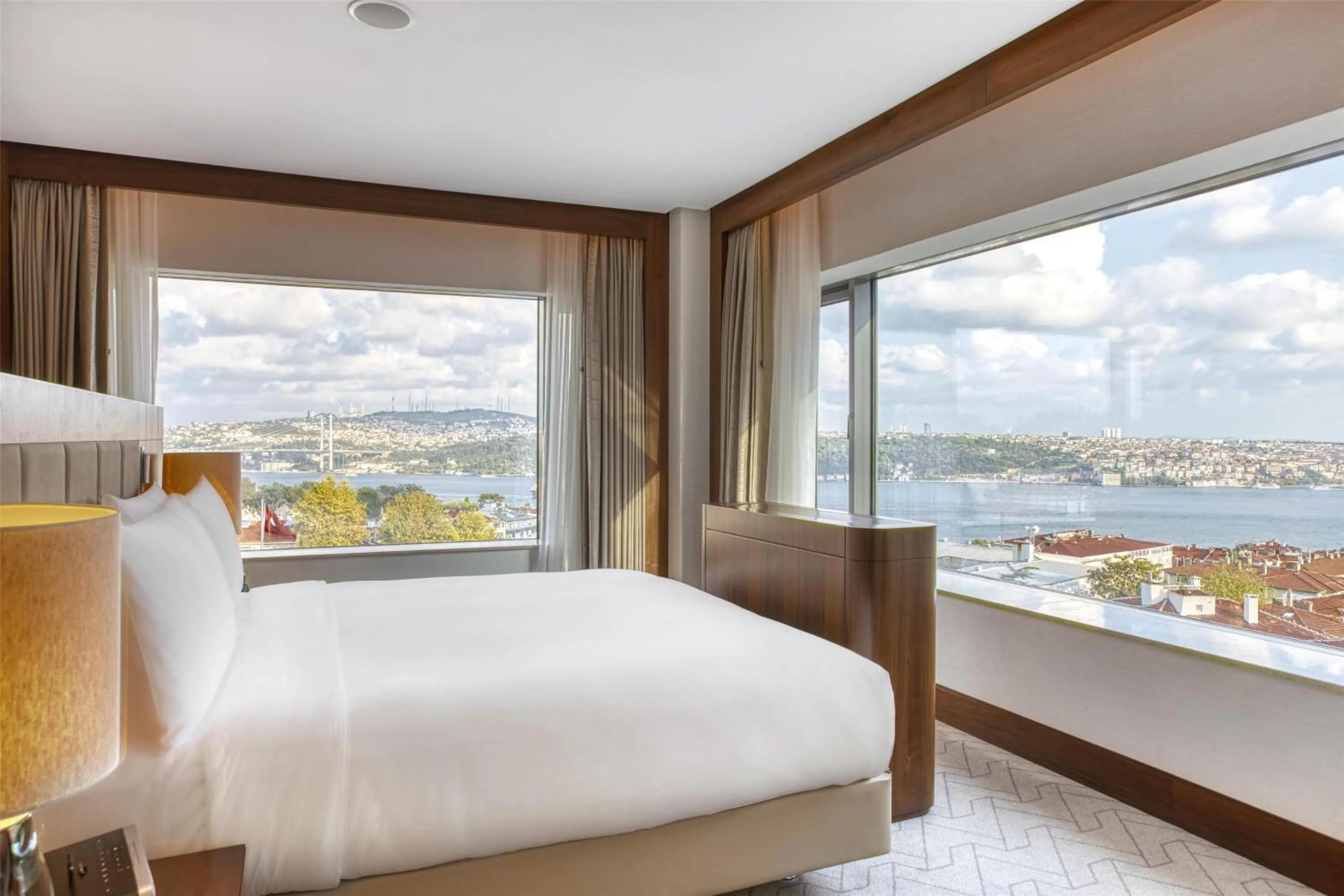 Bed in Conrad Istanbul Bosphorus