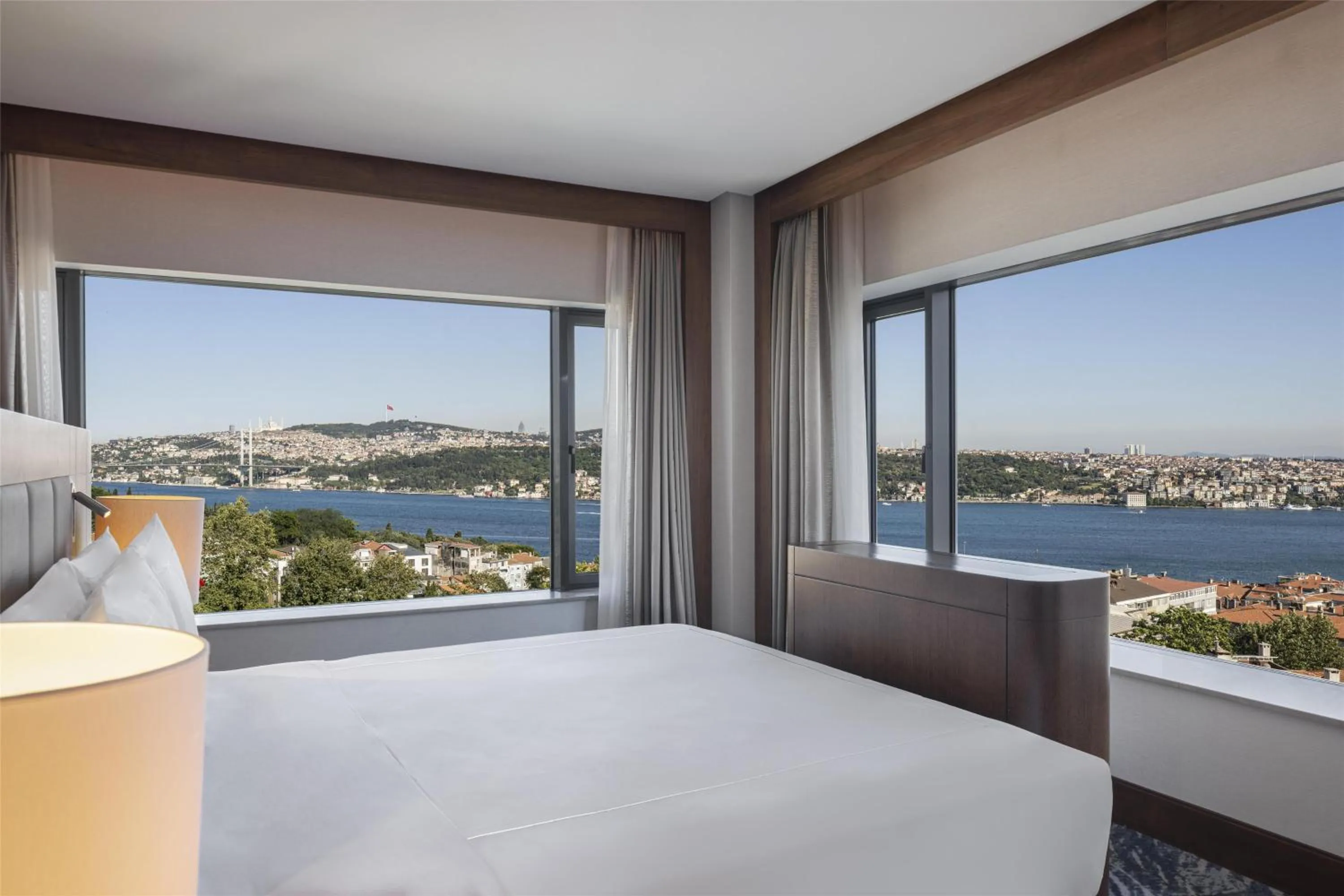 Bed in Conrad Istanbul Bosphorus