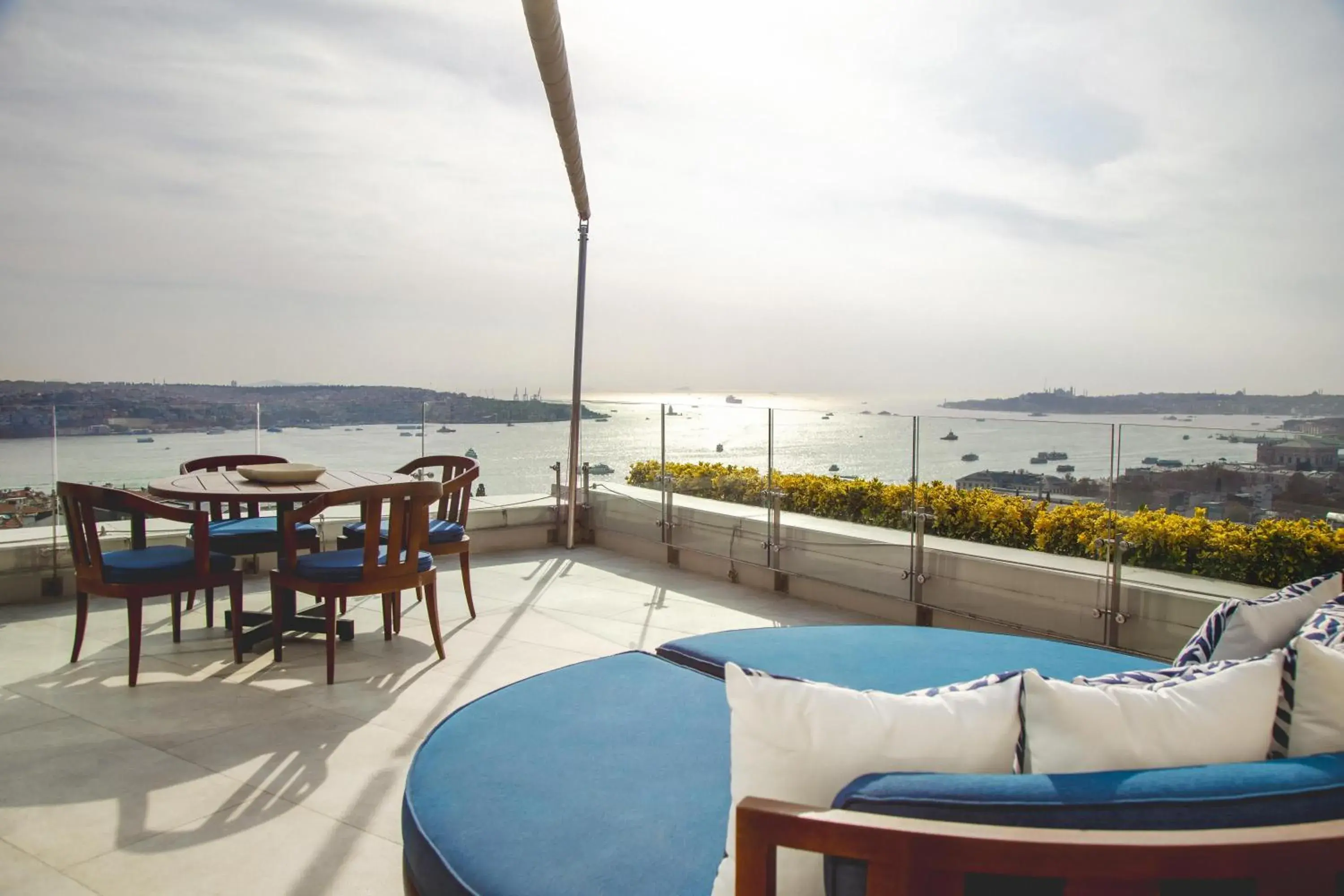 Restaurant/places to eat in Conrad Istanbul Bosphorus Restaurant/places to eat in Conrad Istanbul Bosphorus