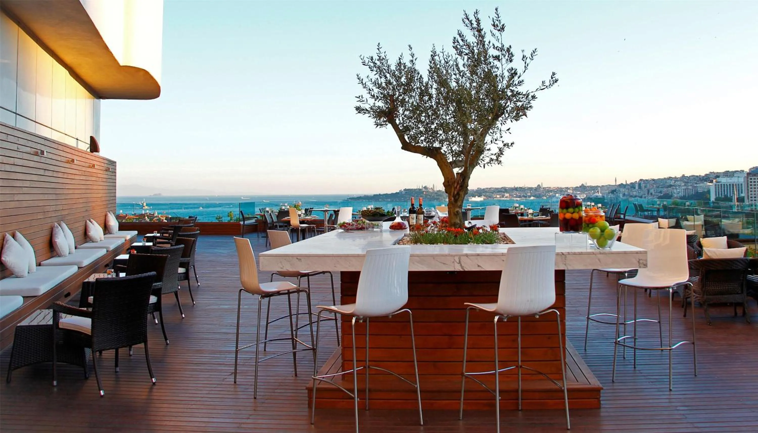 Restaurant/places to eat in Conrad Istanbul Bosphorus