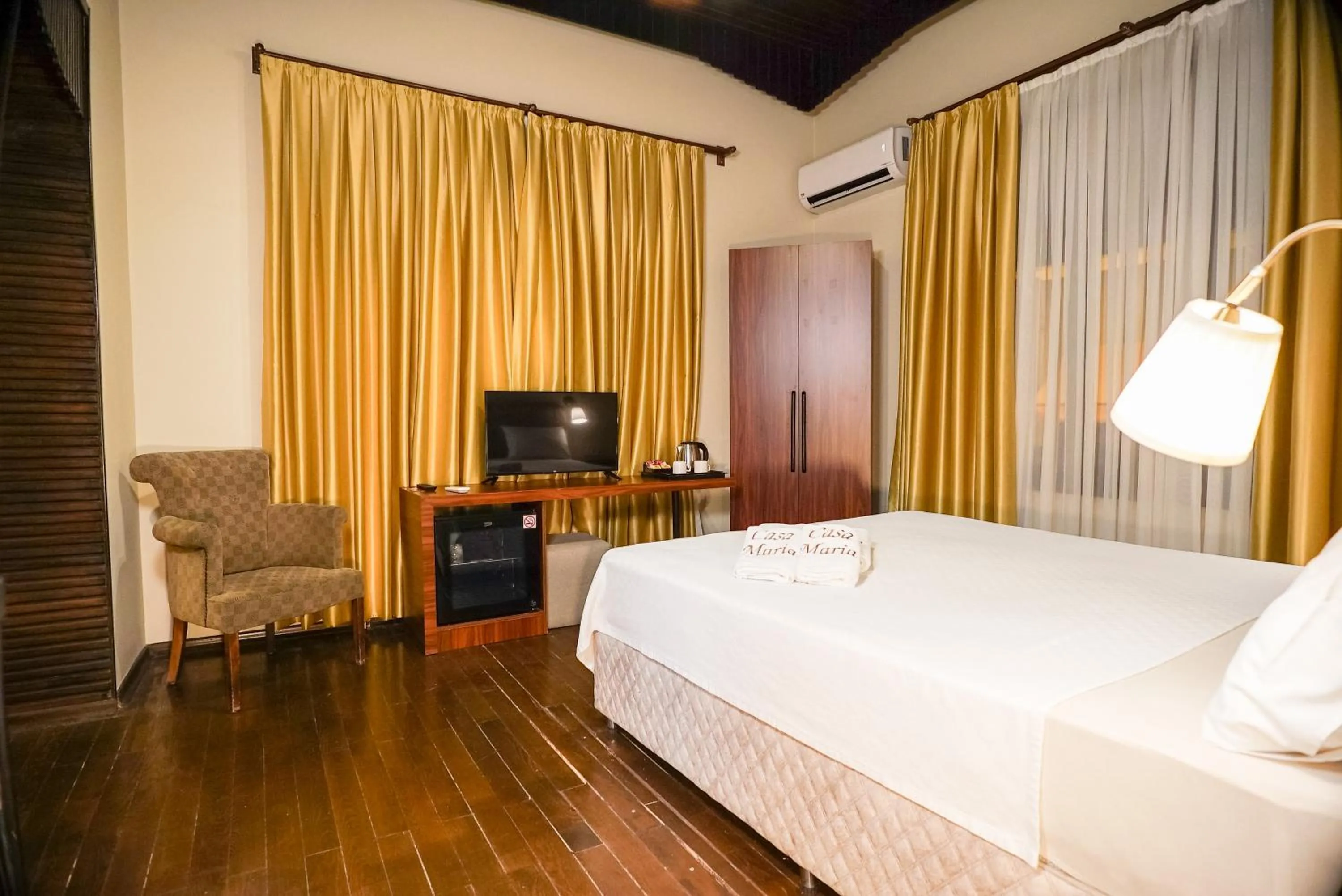 Communal lounge/ TV room, Bed in Casa Maria Hotel