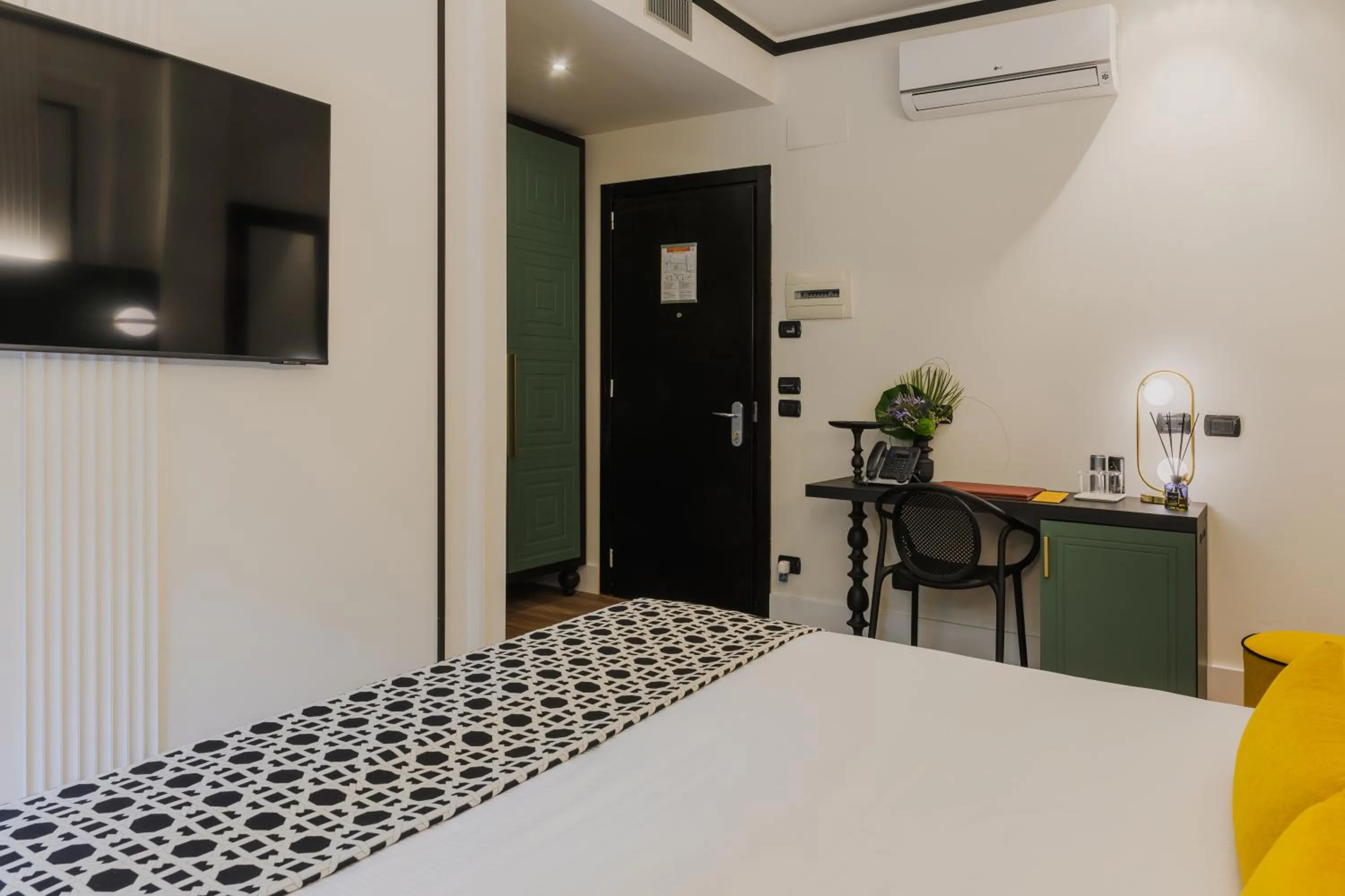 TV and multimedia, Bed in JOIVY Together Florence Urban Resort