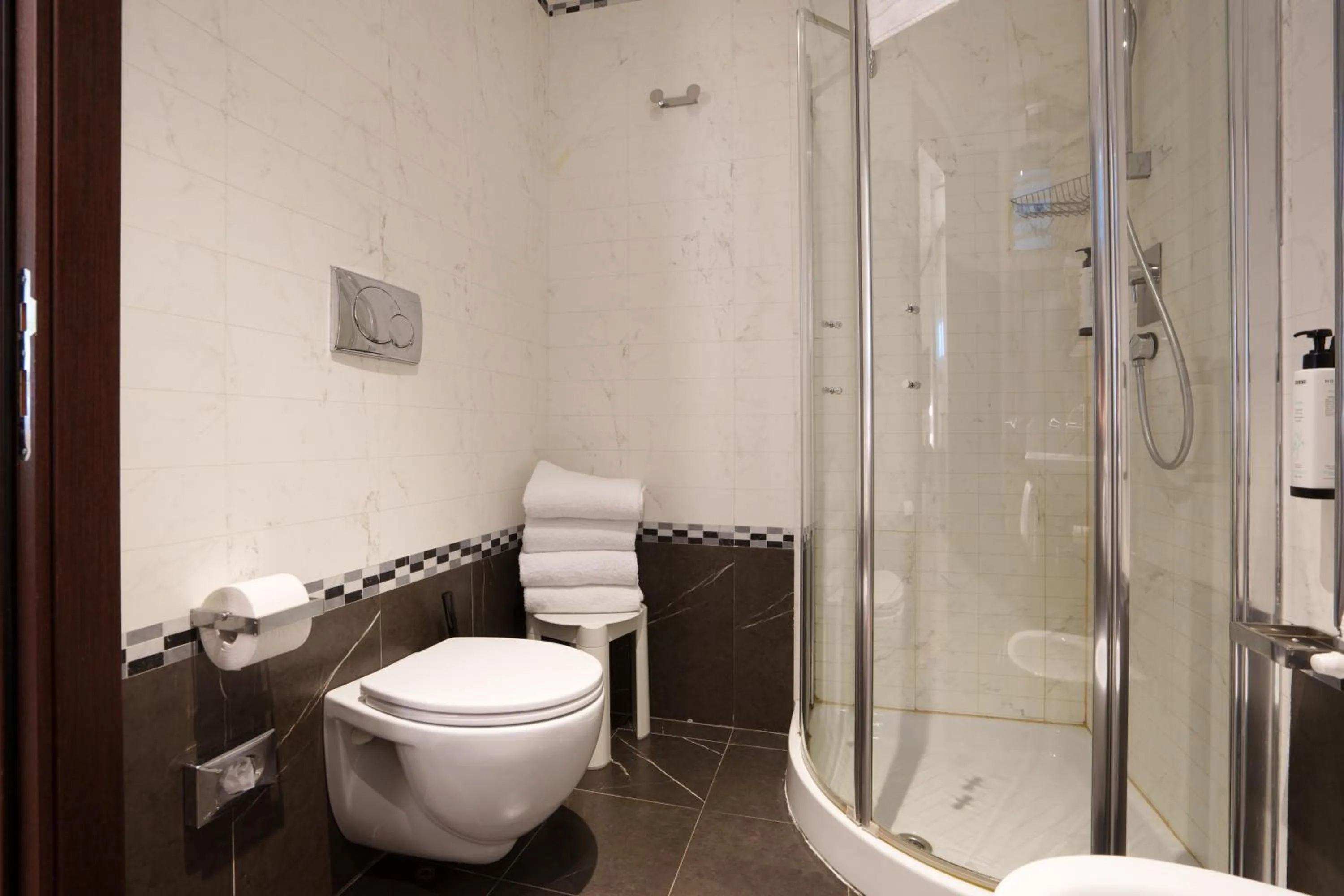 Toilet in JOIVY Together Florence Urban Resort