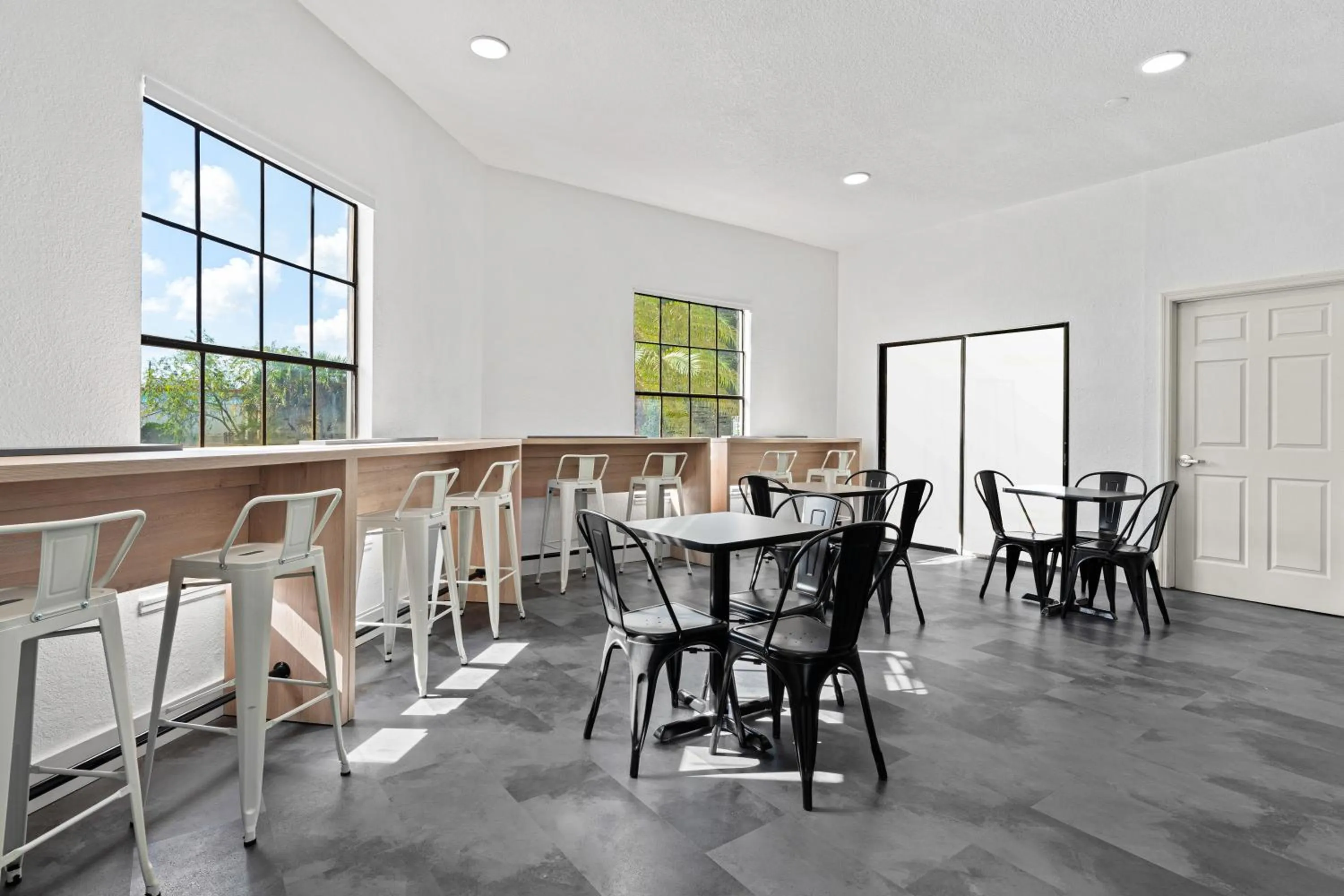 Restaurant/places to eat in Baymont by Wyndham Orlando Lake Buena Vista South