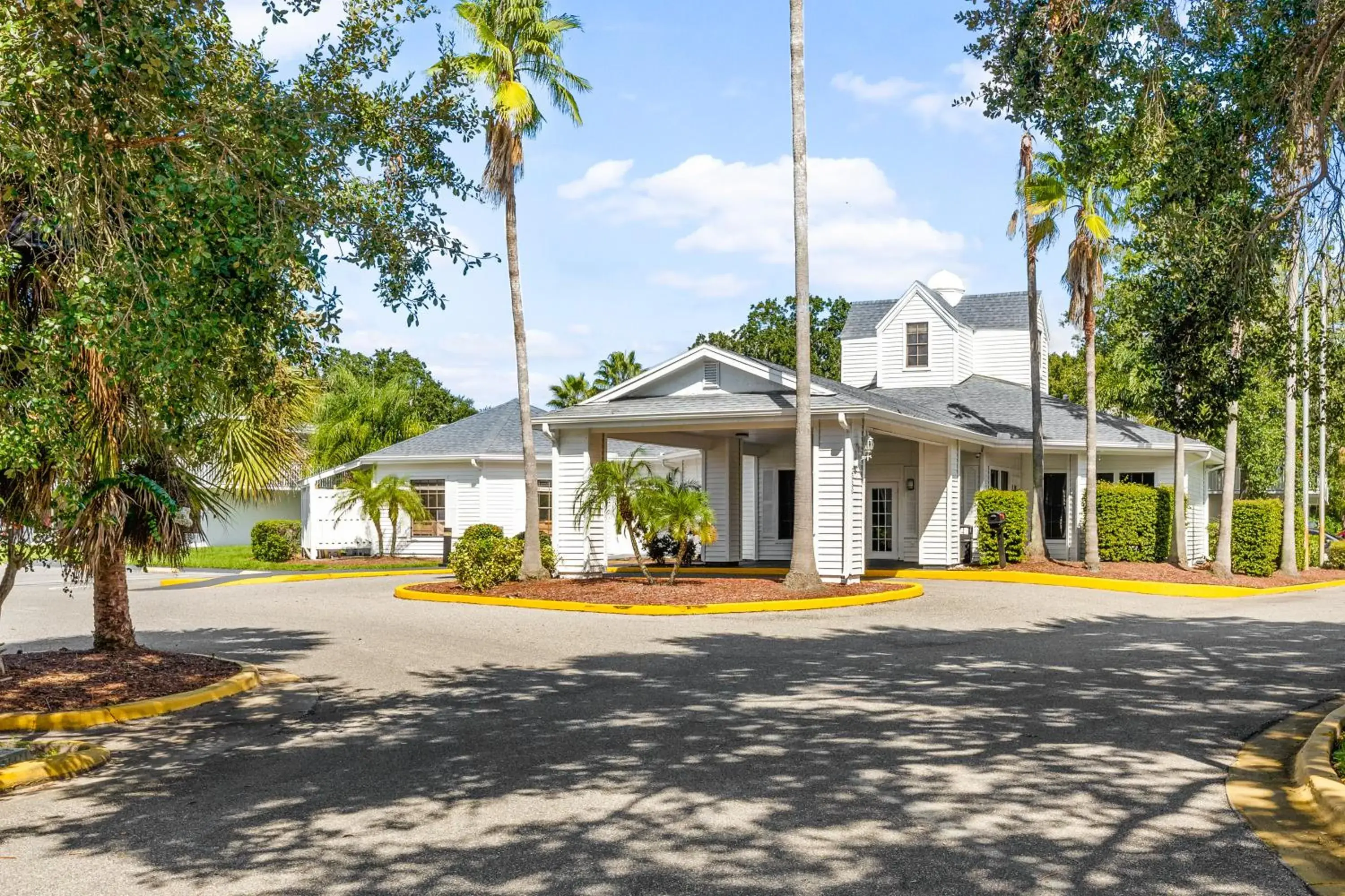 Property building in Baymont by Wyndham Orlando Lake Buena Vista South Property building in Baymont by Wyndham Orlando Lake Buena Vista South