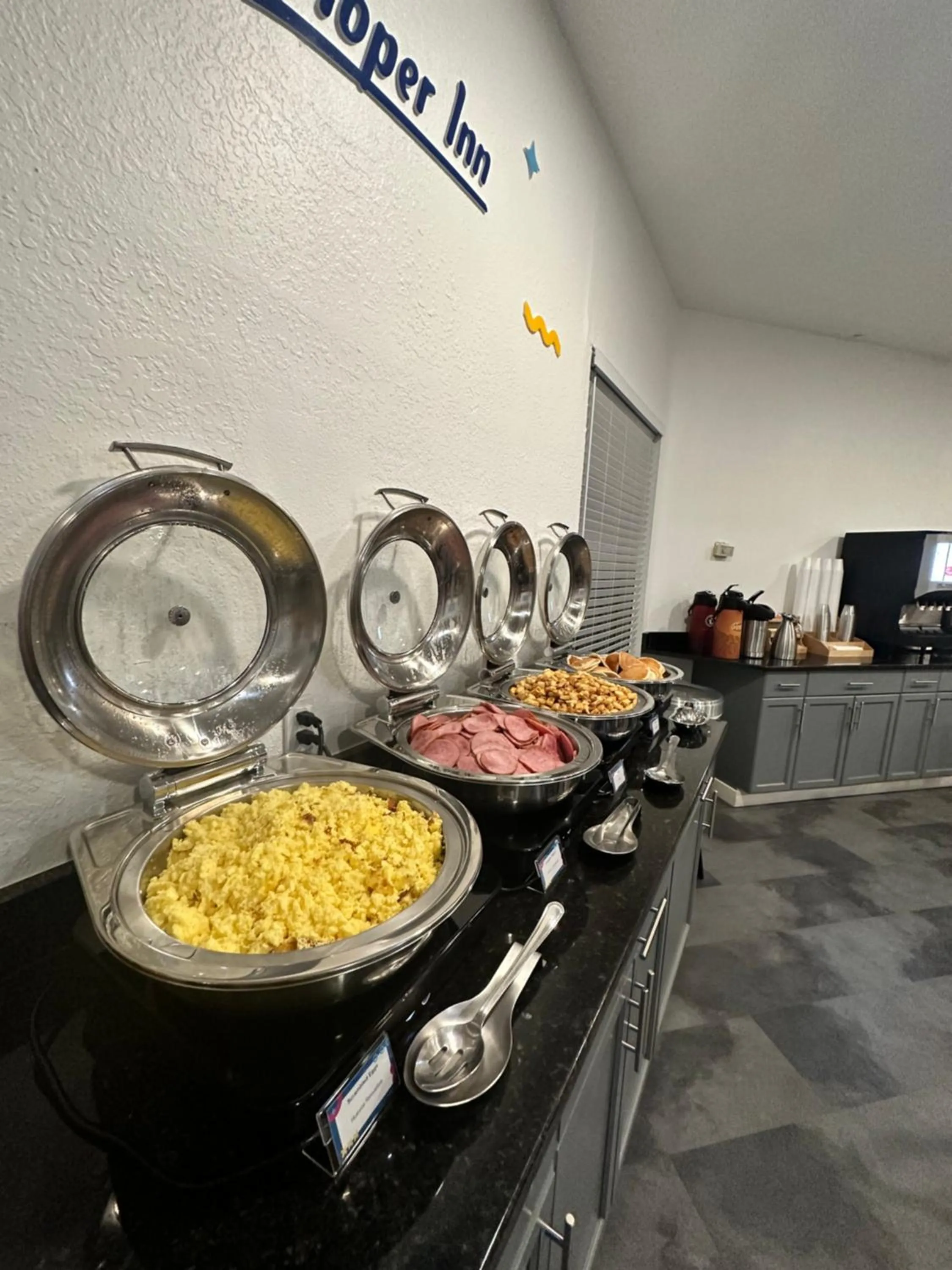 Breakfast in Baymont by Wyndham Orlando Lake Buena Vista South