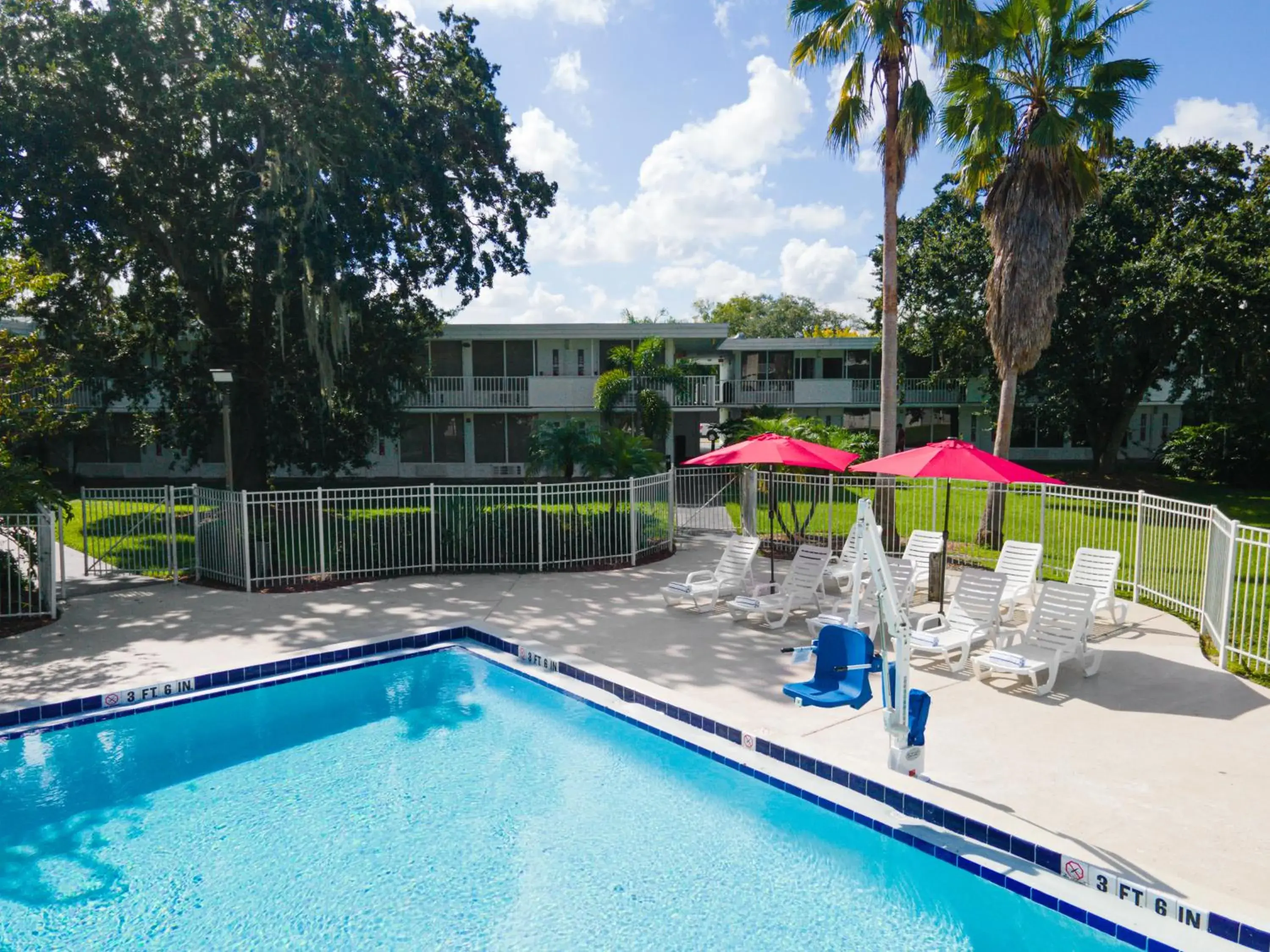 Property building in Baymont by Wyndham Orlando Lake Buena Vista South Property building in Baymont by Wyndham Orlando Lake Buena Vista South