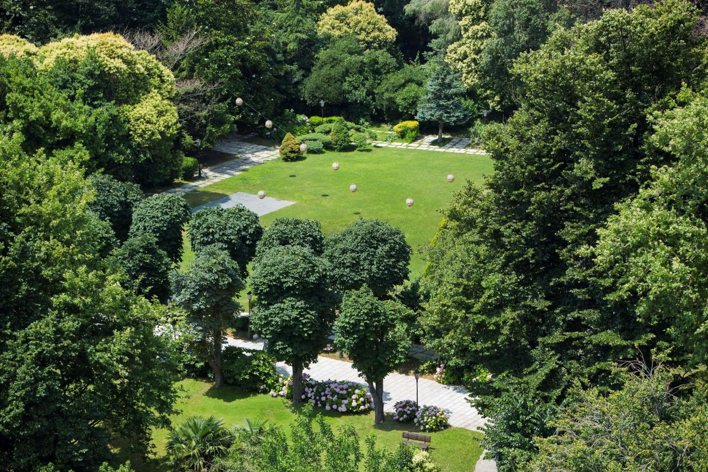 Garden in Hilton Istanbul Bosphorus
