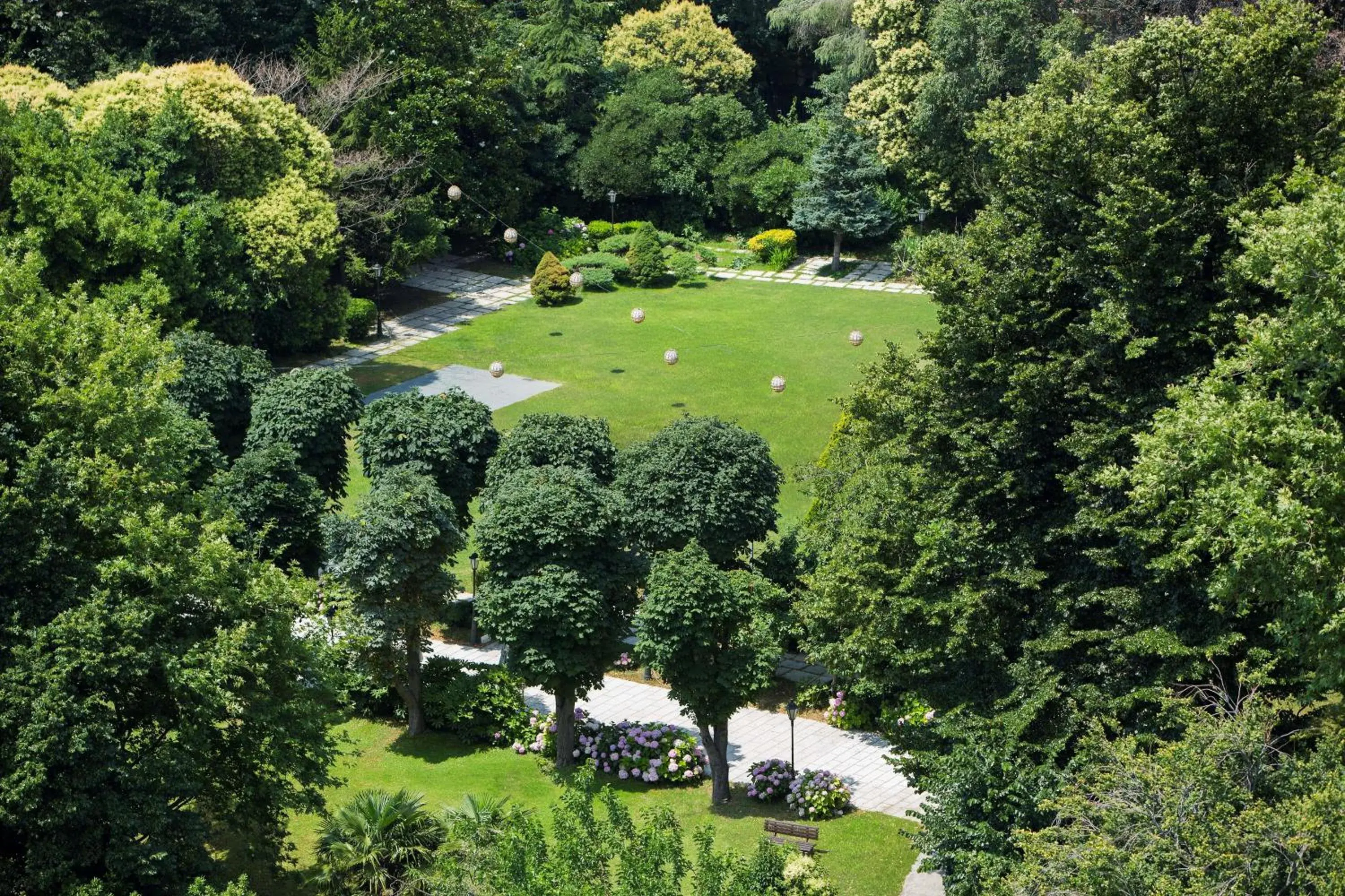 Garden in Hilton Istanbul Bosphorus Garden in Hilton Istanbul Bosphorus