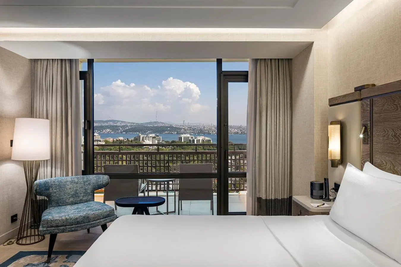 Sea view, Bed in Hilton Istanbul Bosphorus Sea view, Bed in Hilton Istanbul Bosphorus
