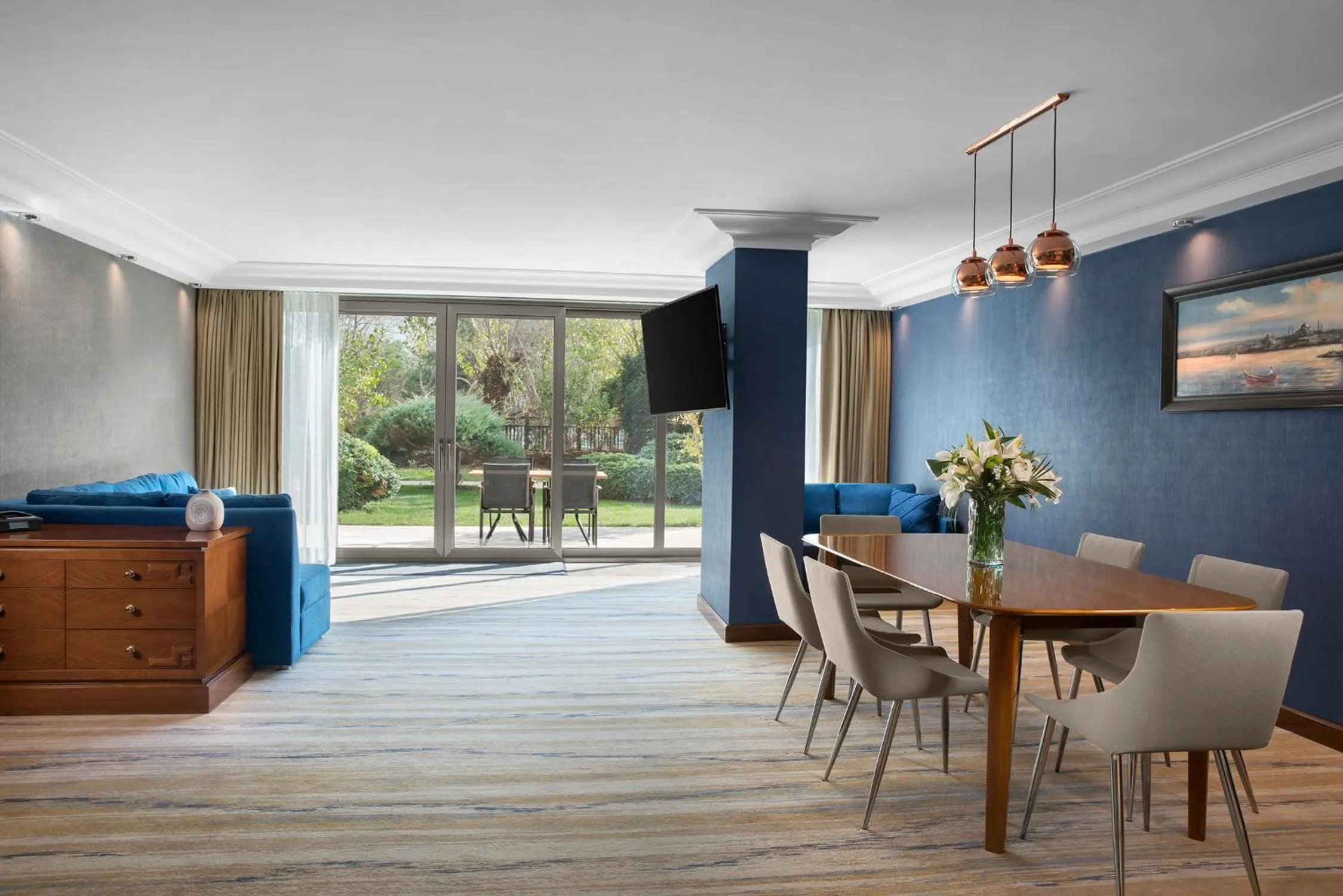 Living room in Hilton Istanbul Bosphorus