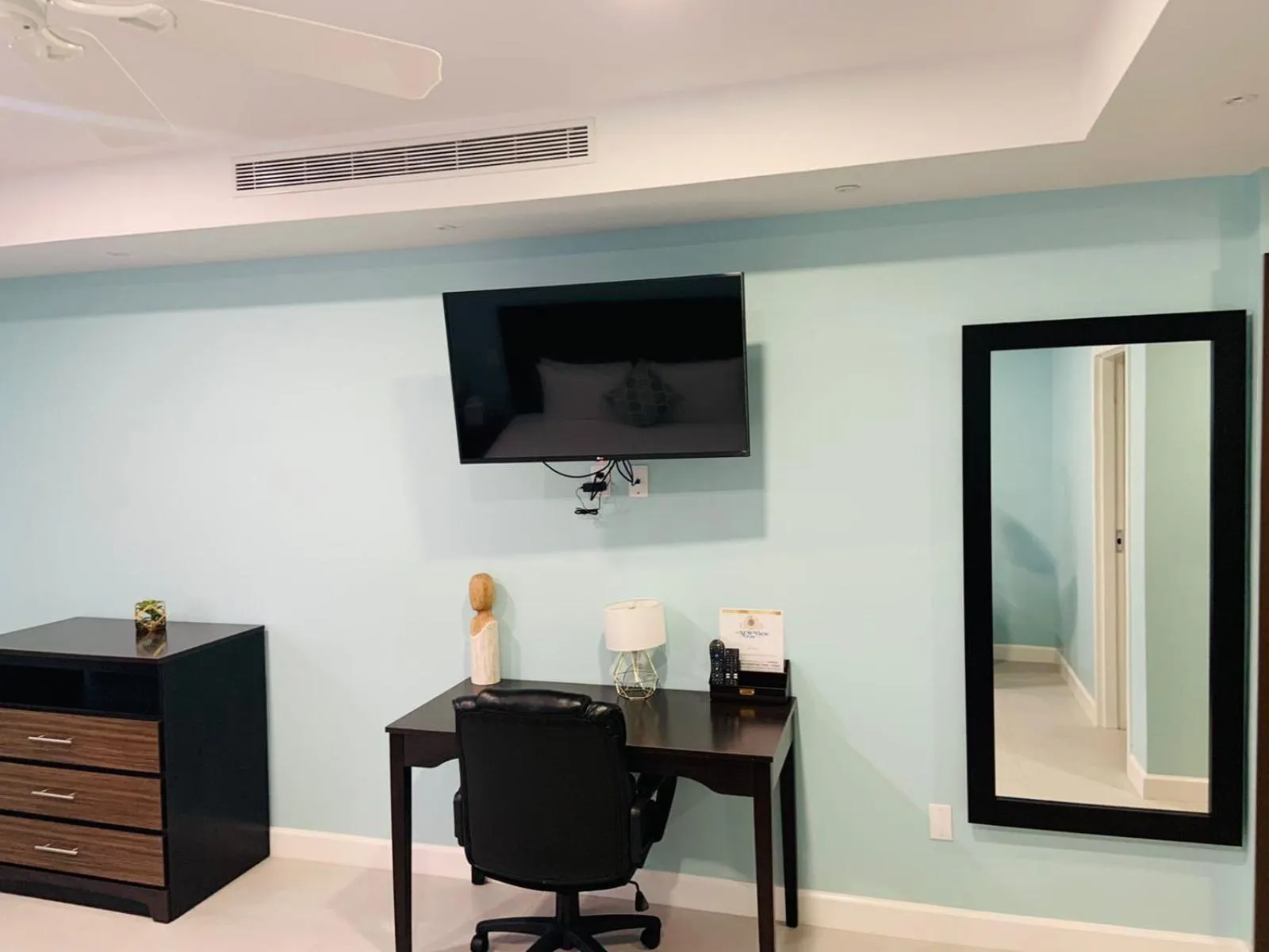 Communal lounge/ TV room in The New View Inn