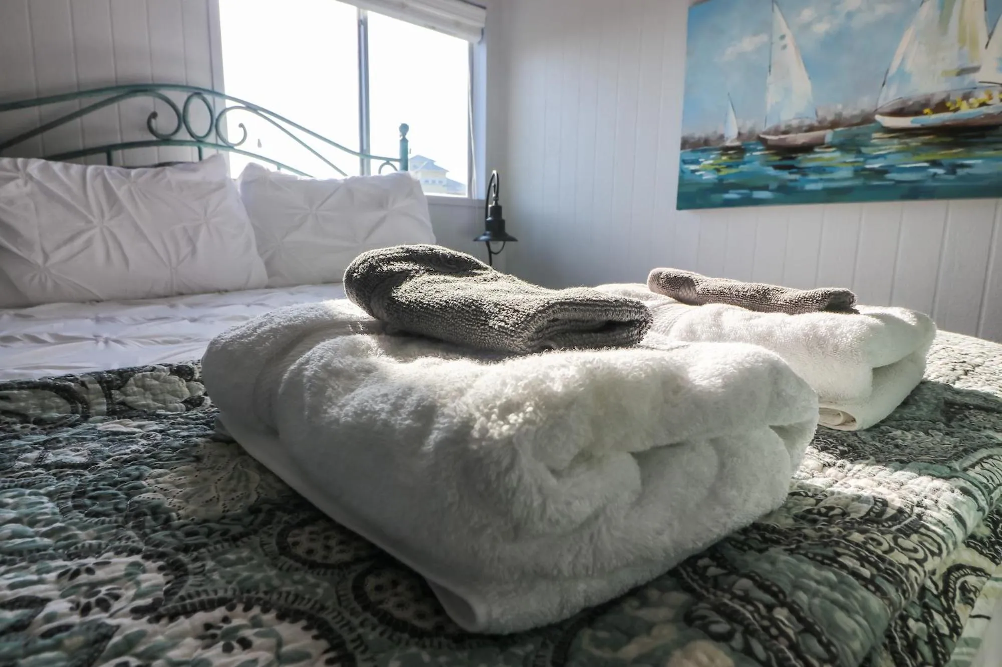 Bed in Come Stay - and Sail Away - at this Lovely Canal Home