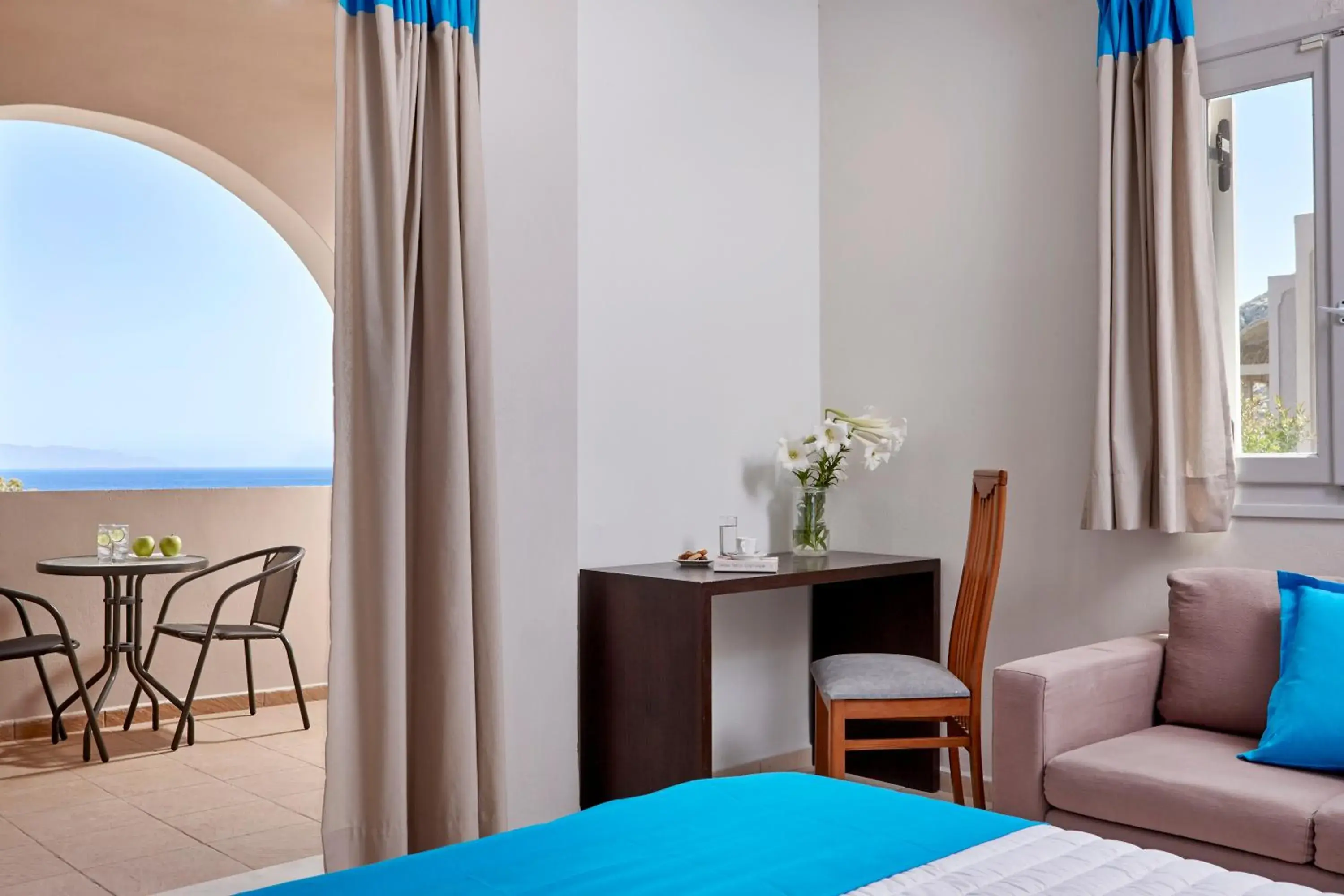 Balcony/Terrace, Bed in Terra Blue Santorini Balcony/Terrace, Bed in Terra Blue Santorini